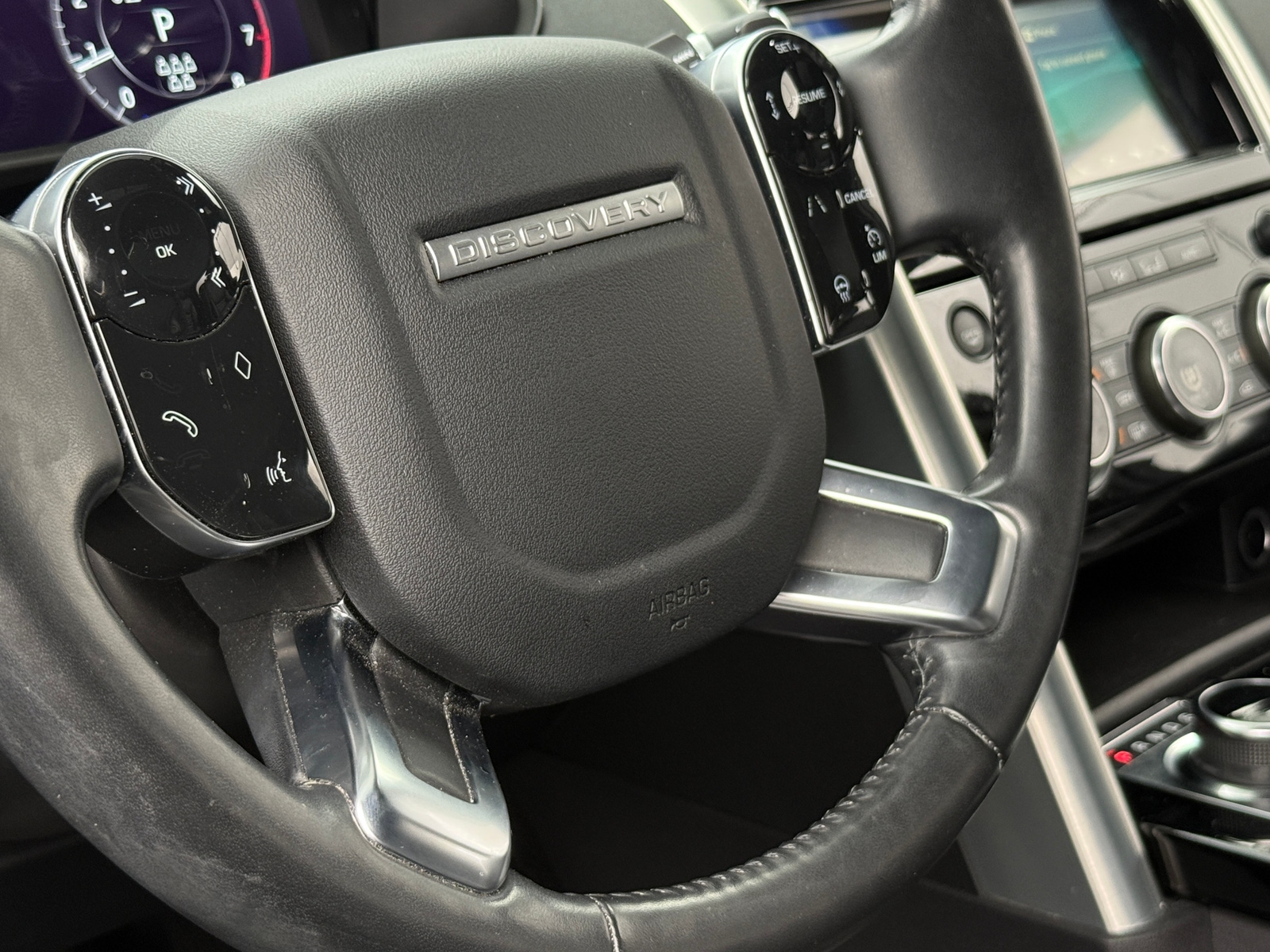 Thumbnail: 2020 Land Rover Discovery - 4