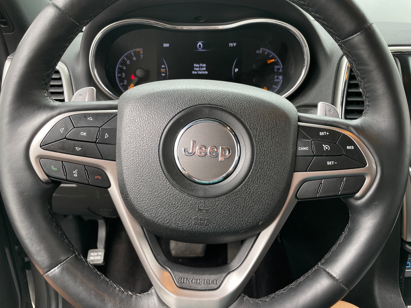 Thumbnail: 2017 Jeep Grand Cherokee - 4