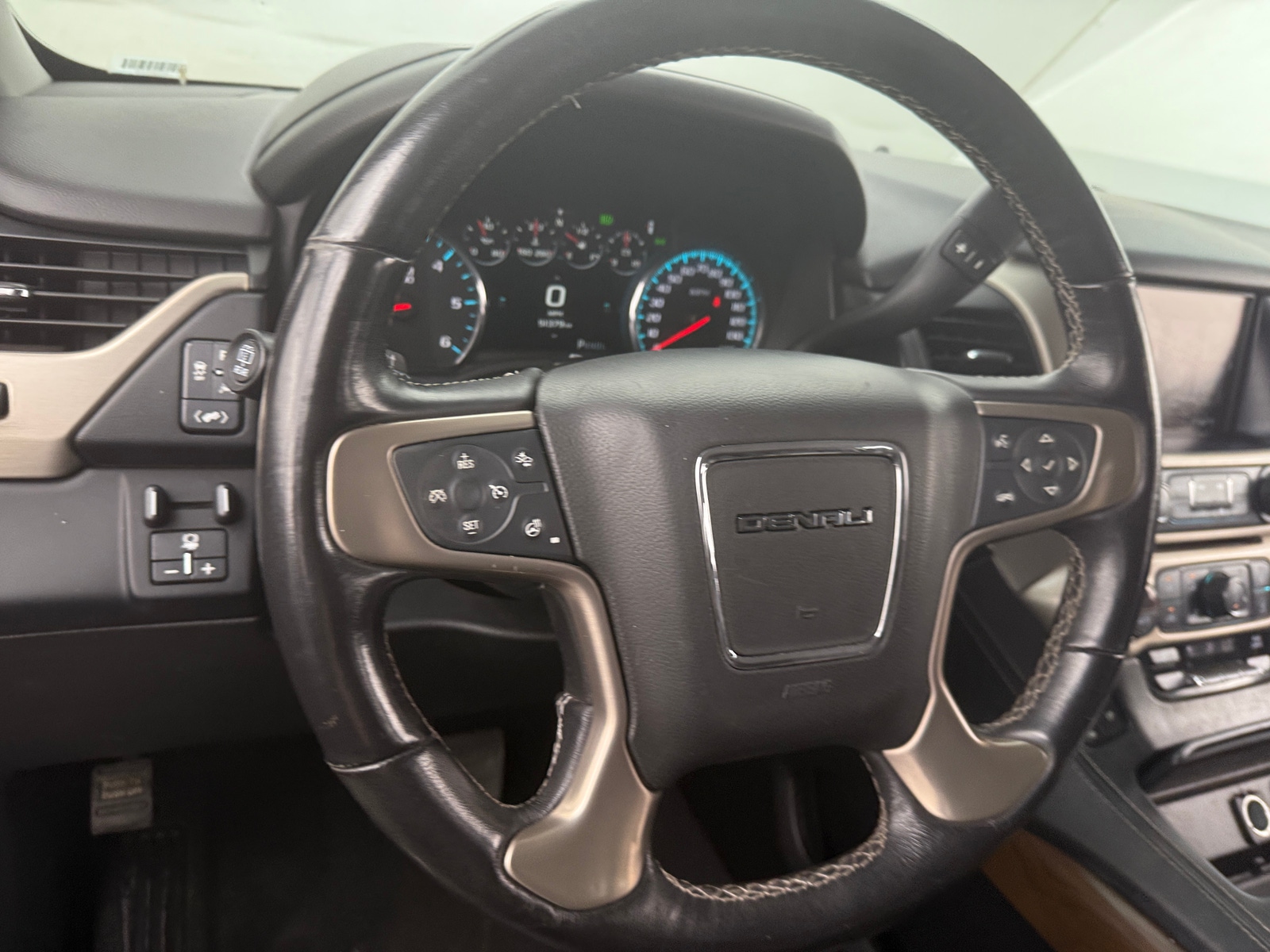 Thumbnail: 2019 GMC Yukon XL - 4