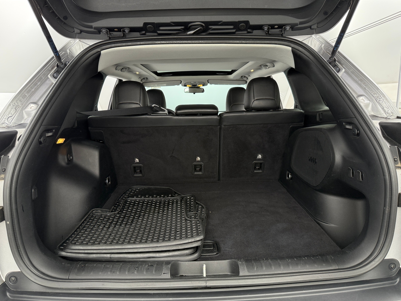Thumbnail: 2019 Jeep Cherokee - 7
