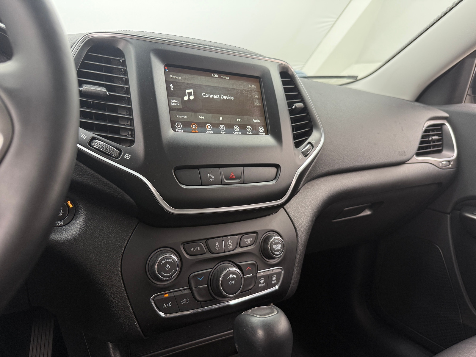 Thumbnail: 2019 Jeep Cherokee - 4