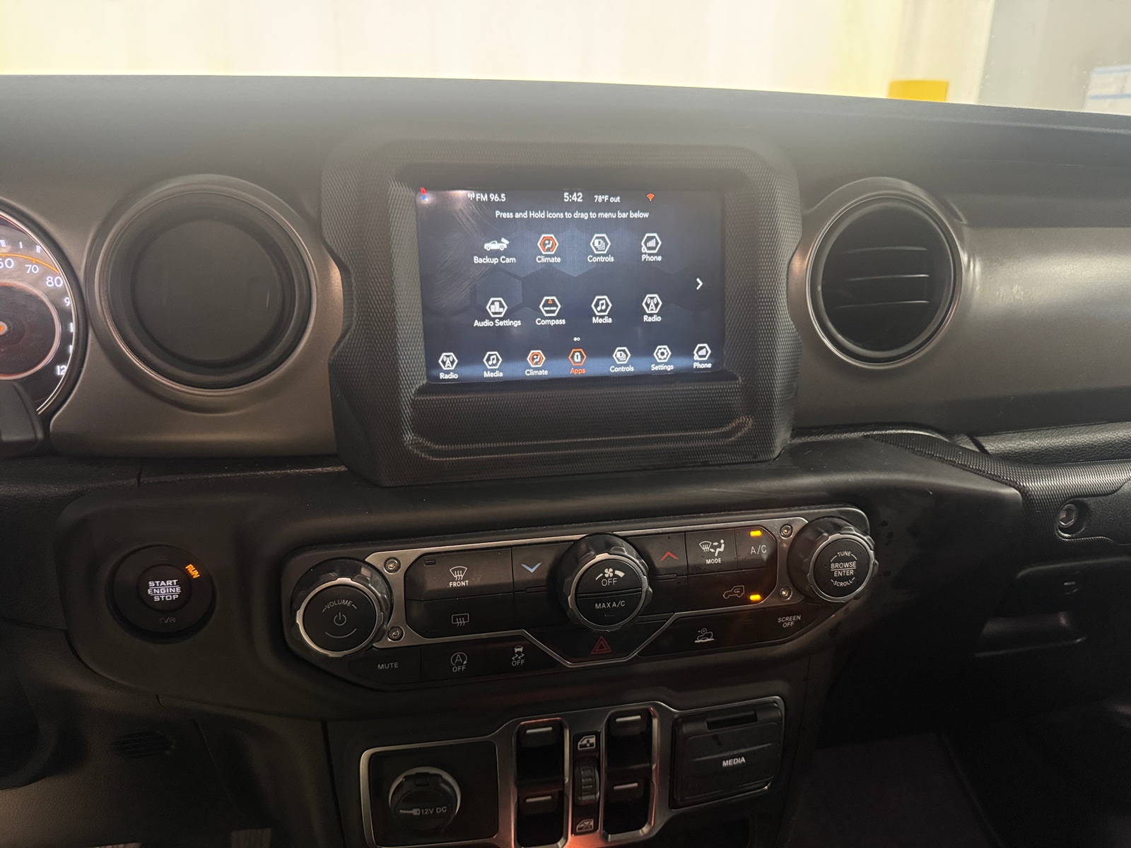 Thumbnail: 2023 Jeep Gladiator - 4