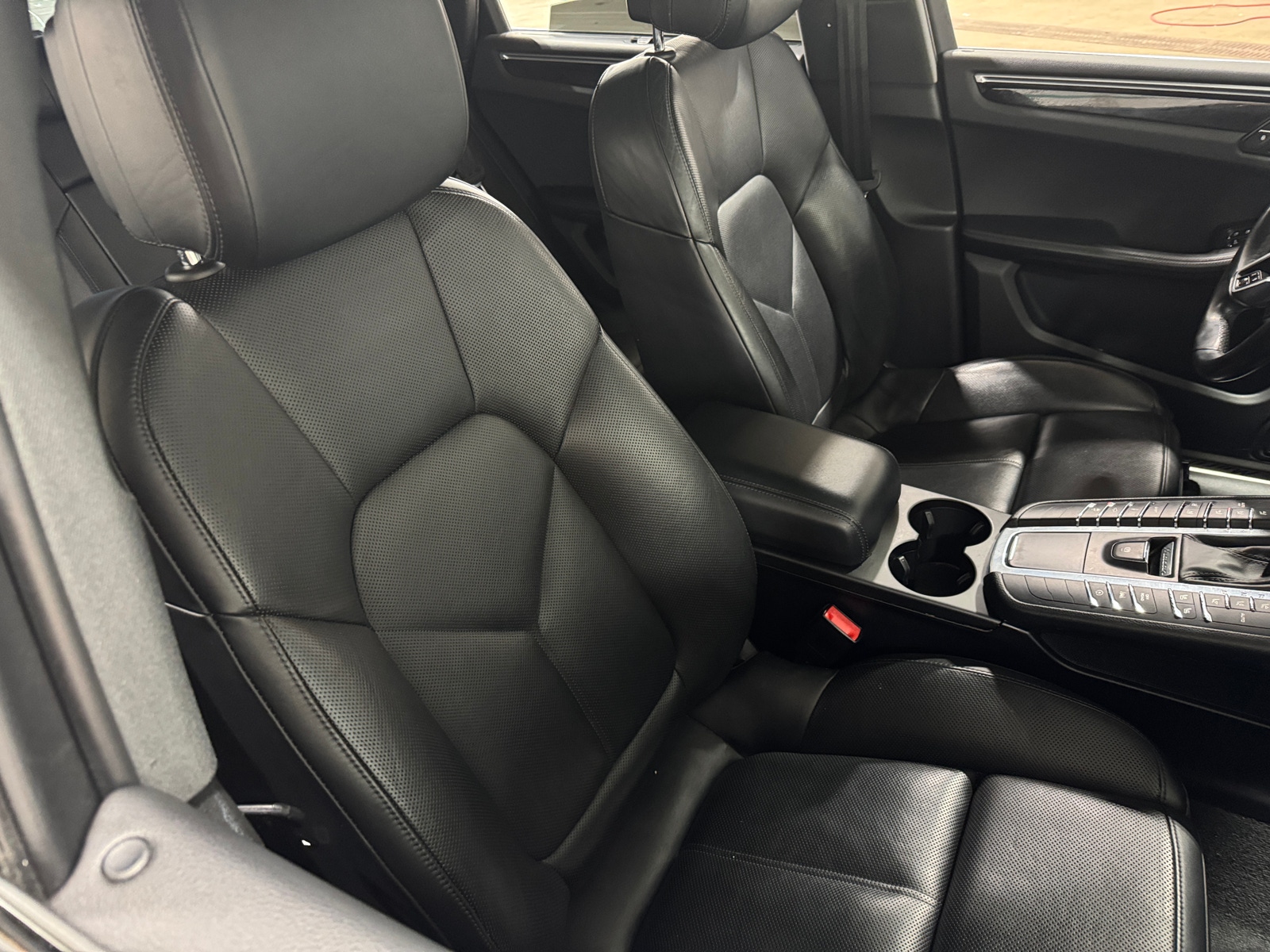 Thumbnail: 2018 Porsche Macan - 2