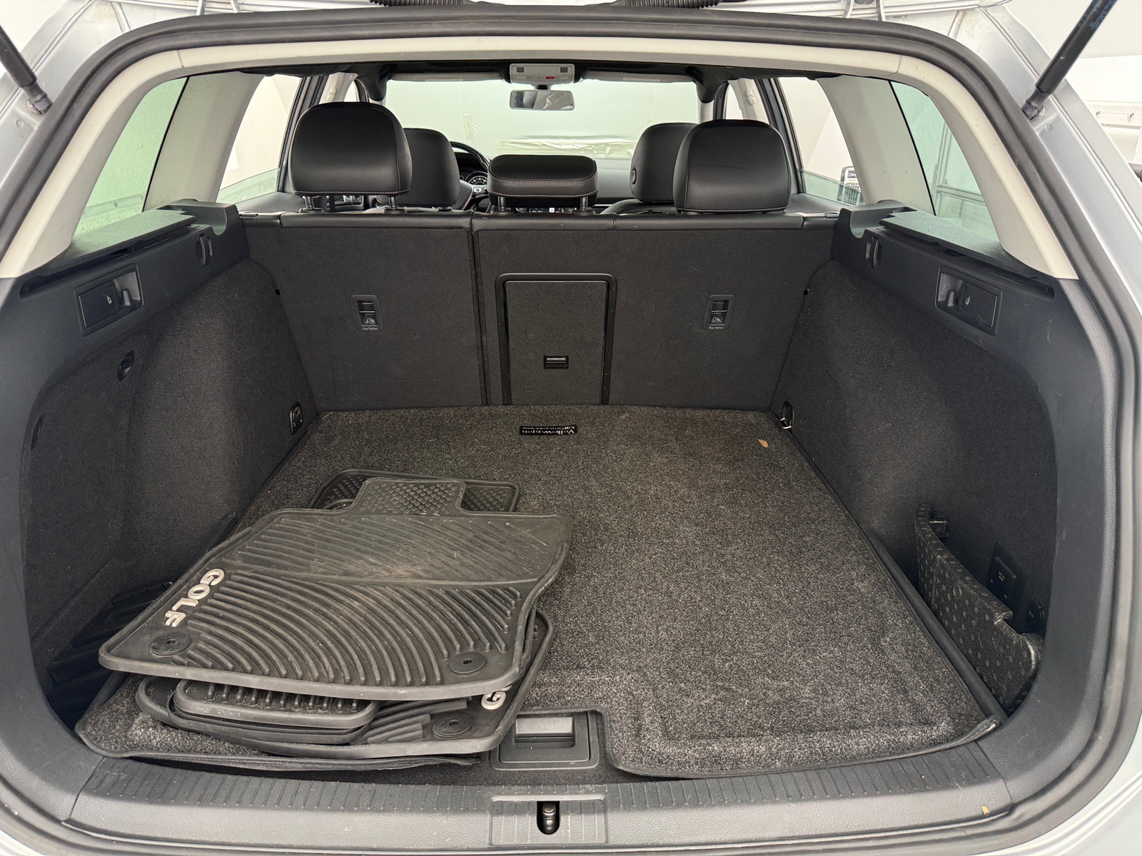 Thumbnail: 2015 Volkswagen e-Golf - 6