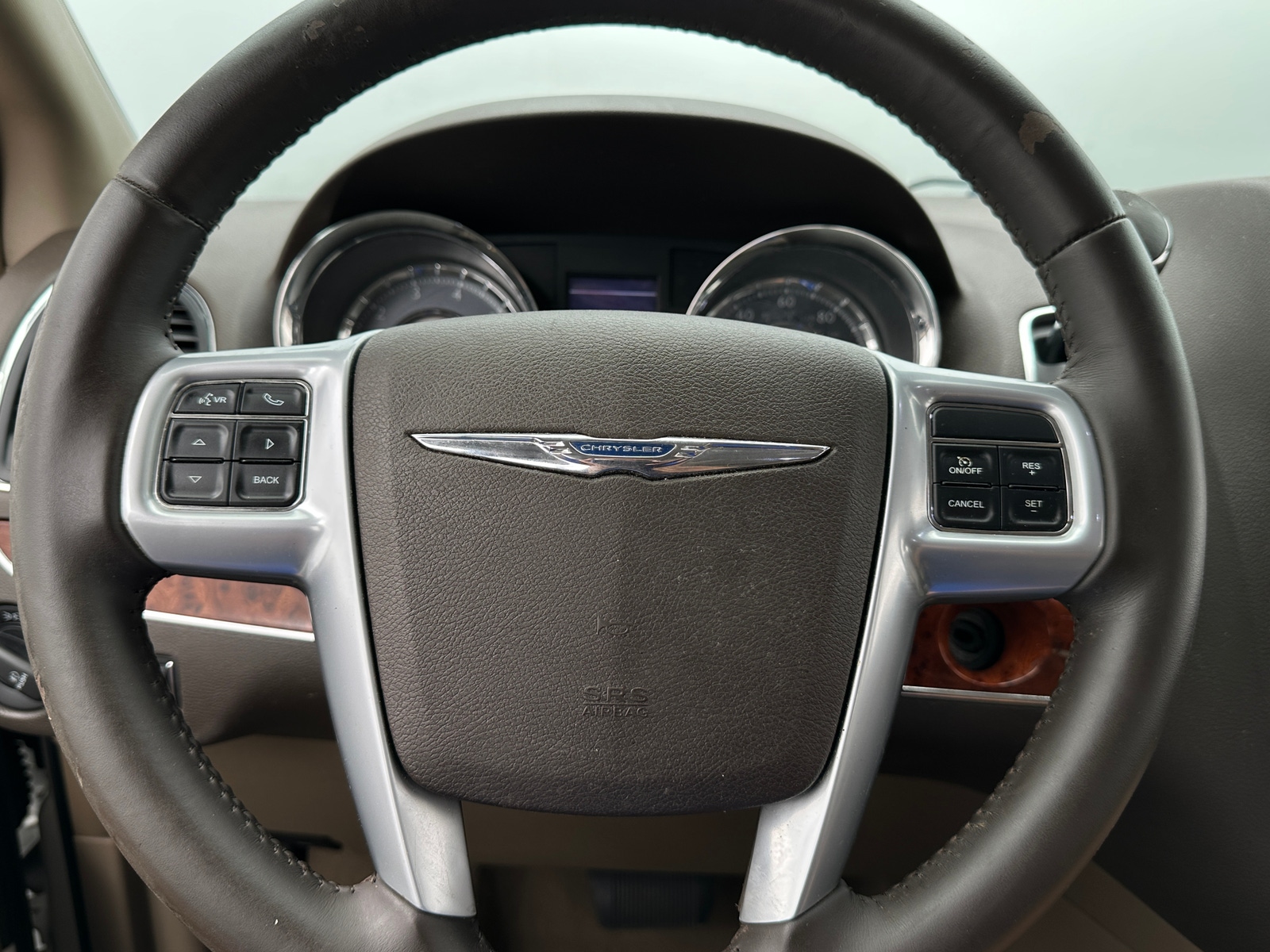 Thumbnail: 2013 Chrysler Town & Country - 4