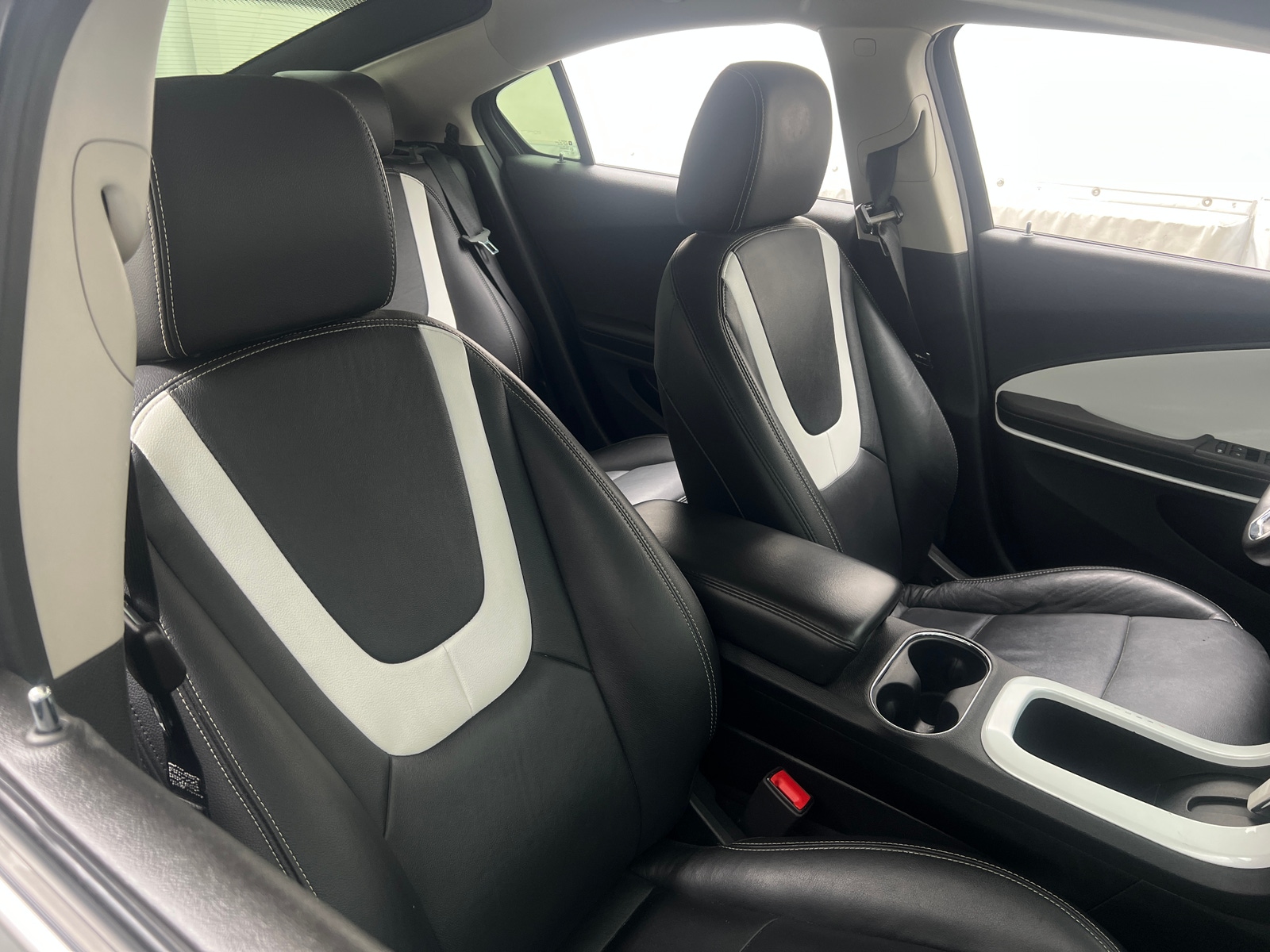 Thumbnail: 2013 Chevrolet Volt - 2