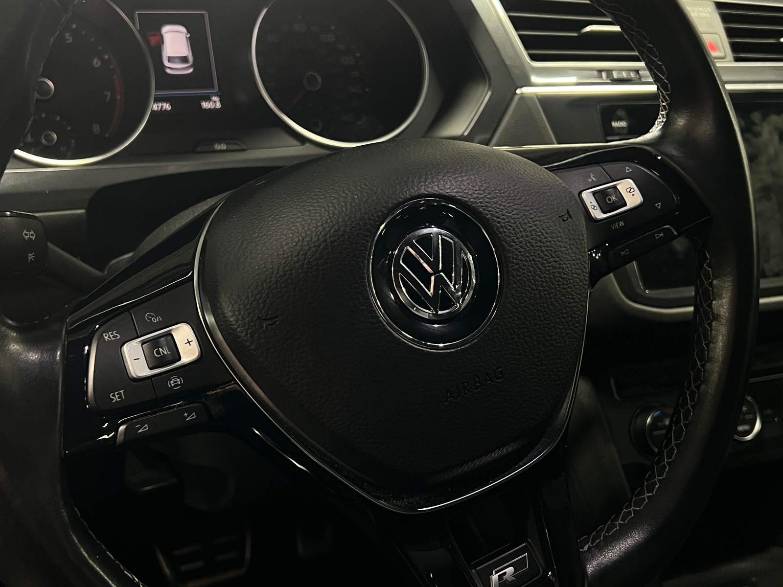 Thumbnail: 2020 Volkswagen Tiguan - 4