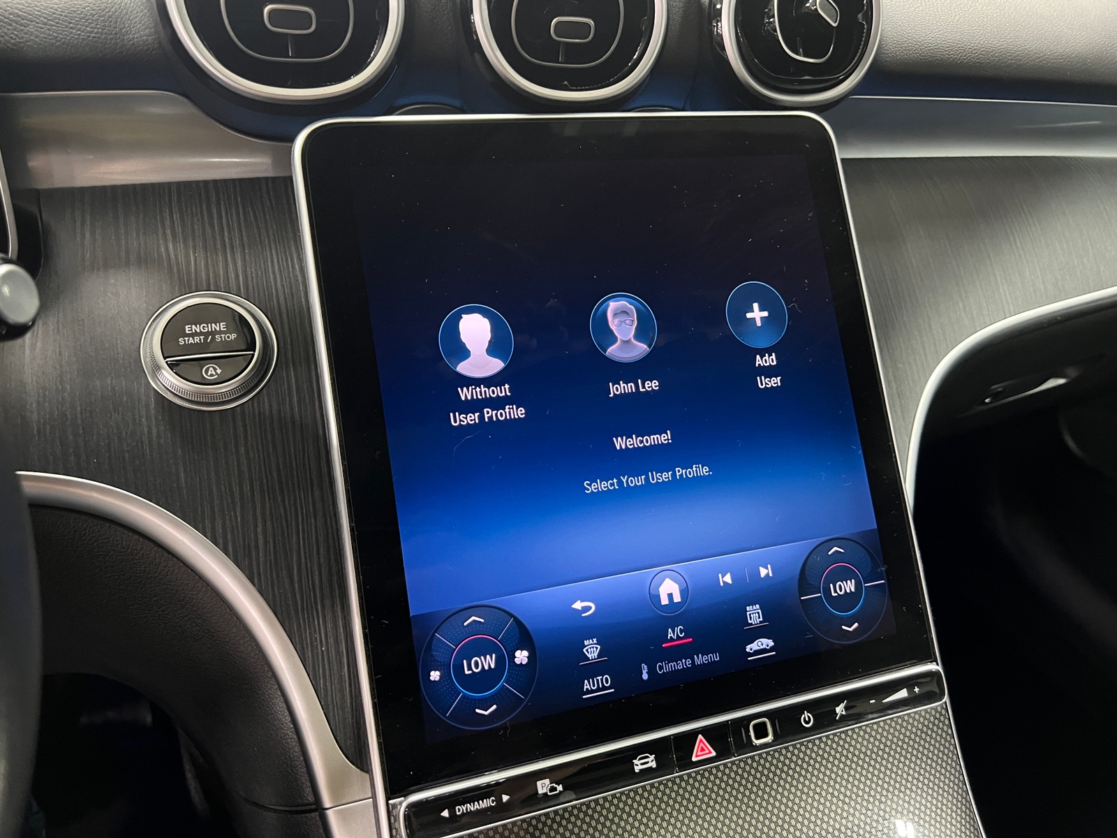 Thumbnail: 2024 Mercedes-Benz C-Class - 3