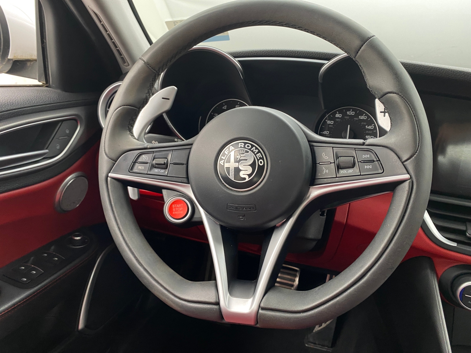 Thumbnail: 2017 Alfa Romeo Giulia - 4