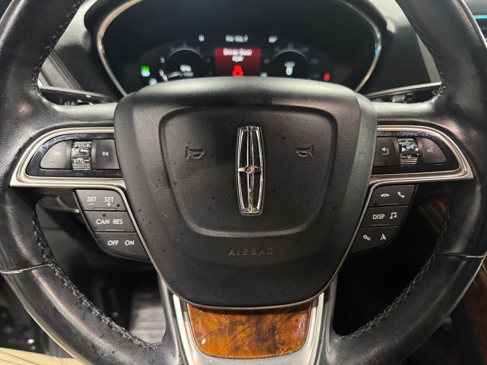 Thumbnail: 2019 Lincoln Nautilus - 4