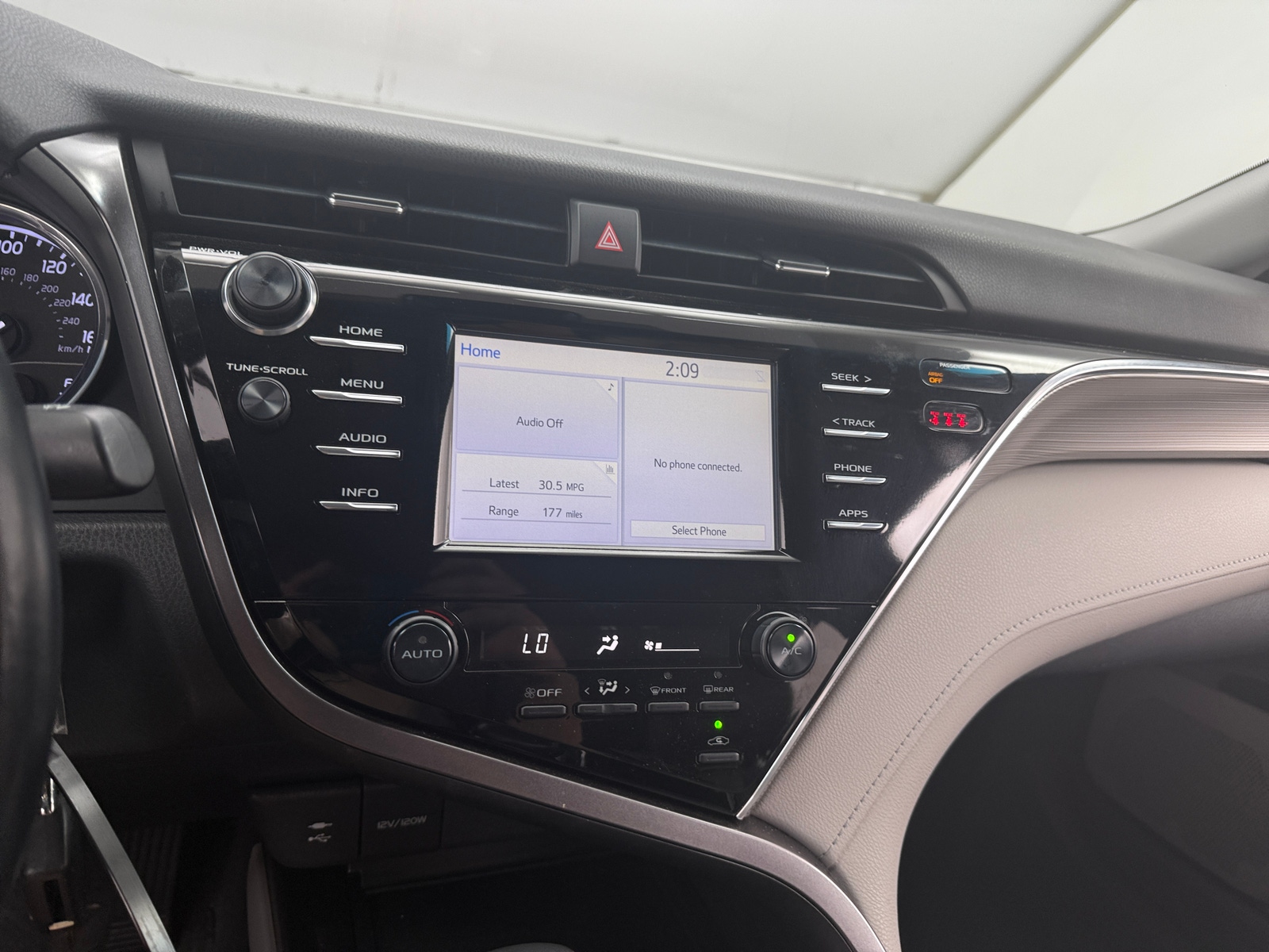 Thumbnail: 2018 Toyota Camry - 4
