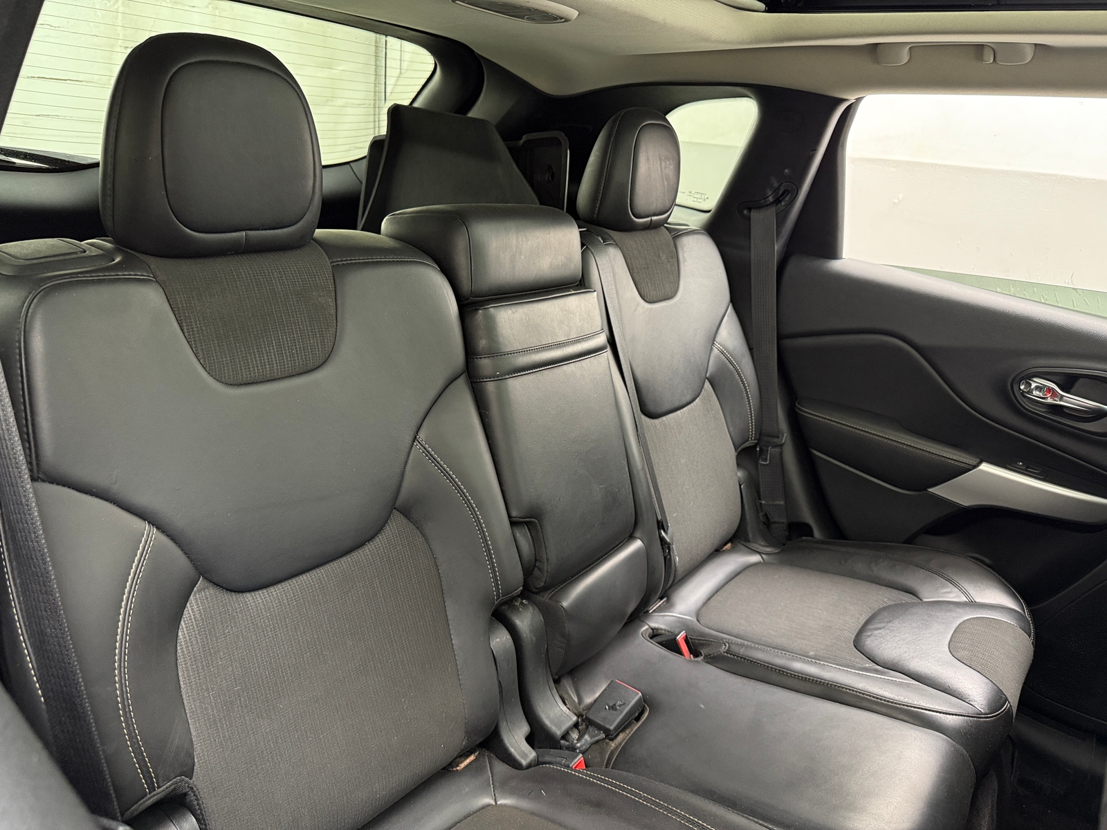 Thumbnail: 2018 Jeep Cherokee - 6