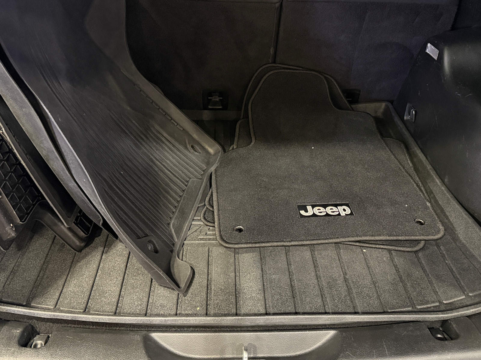 Thumbnail: 2018 Jeep Cherokee - 7