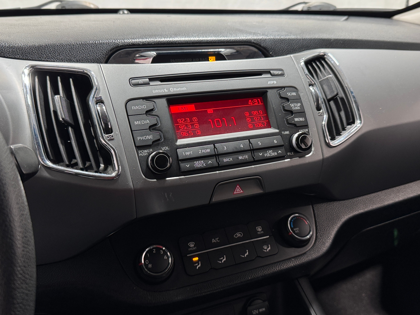 Thumbnail: 2015 Kia Sportage - 4