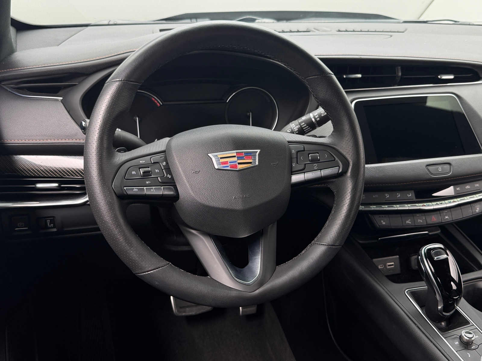 Thumbnail: 2022 Cadillac XT4 - 4