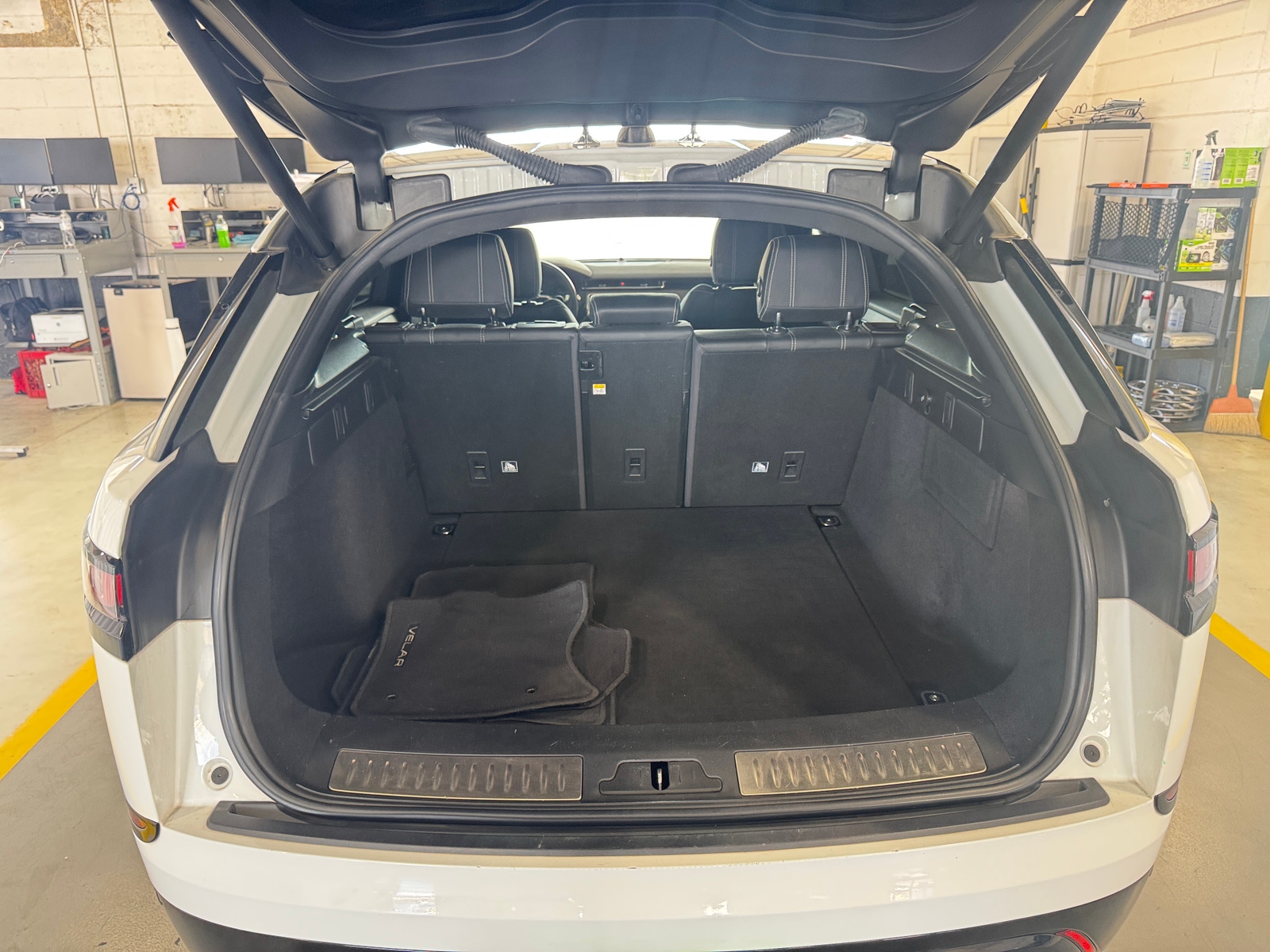 Thumbnail: 2020 Land Rover Range Rover Velar - 6