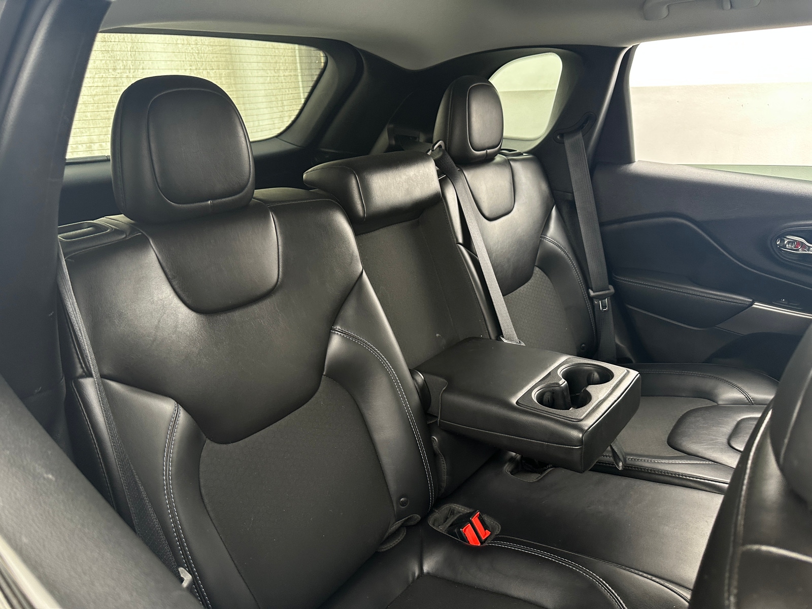 Thumbnail: 2019 Jeep Cherokee - 6