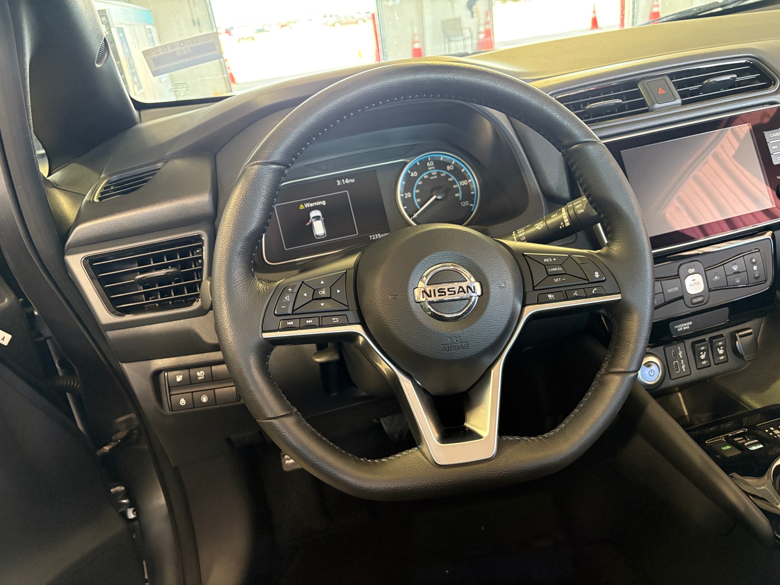Thumbnail: 2022 Nissan Leaf - 5