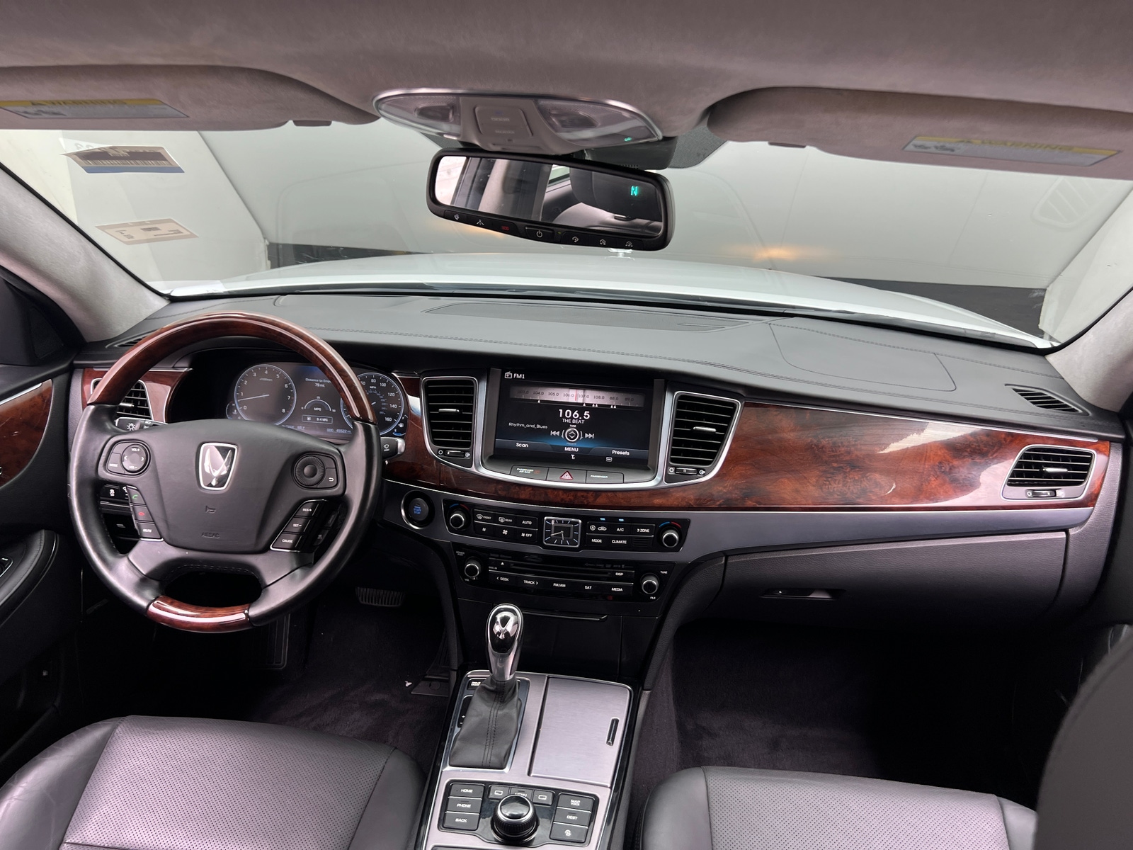 Thumbnail: 2016 Hyundai Equus - 2
