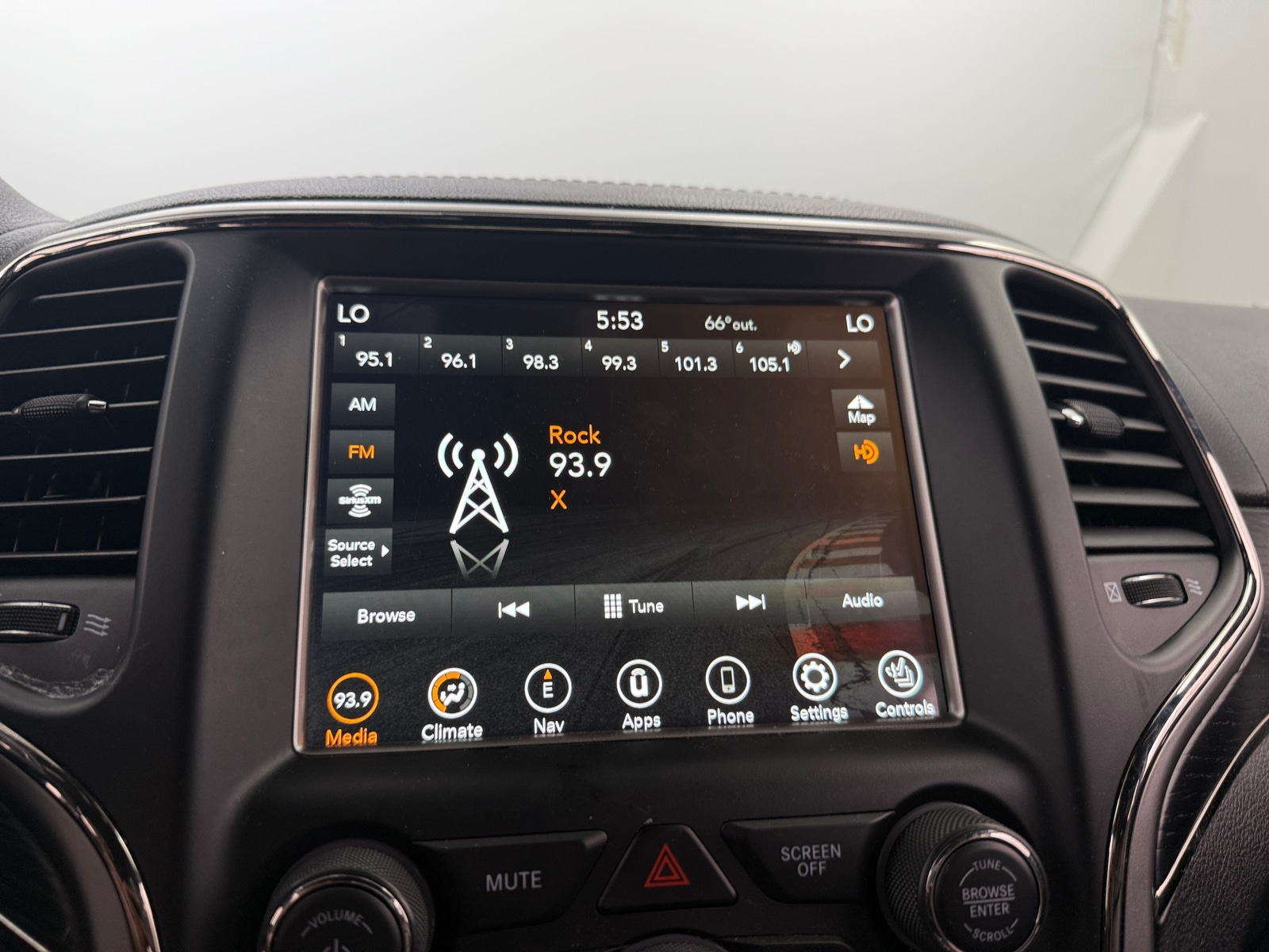 Thumbnail: 2018 Jeep Grand Cherokee - 3
