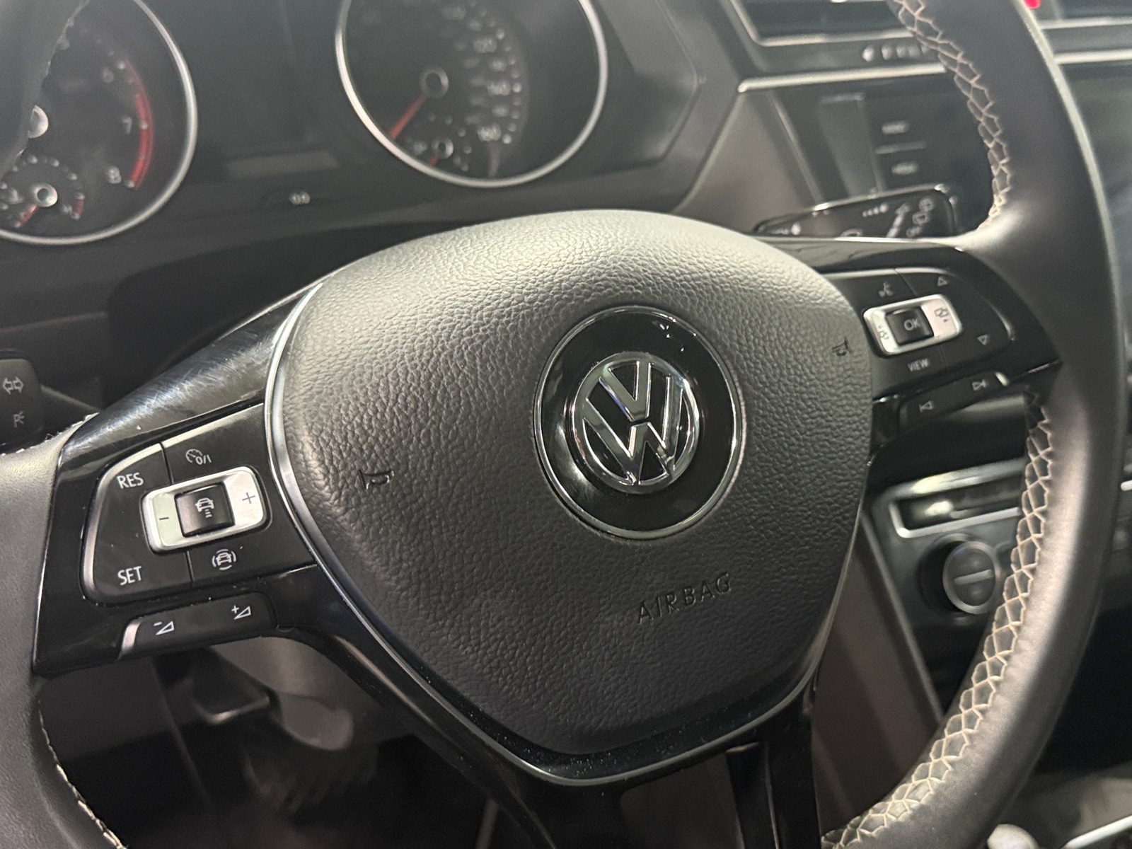 Thumbnail: 2021 Volkswagen Tiguan - 4
