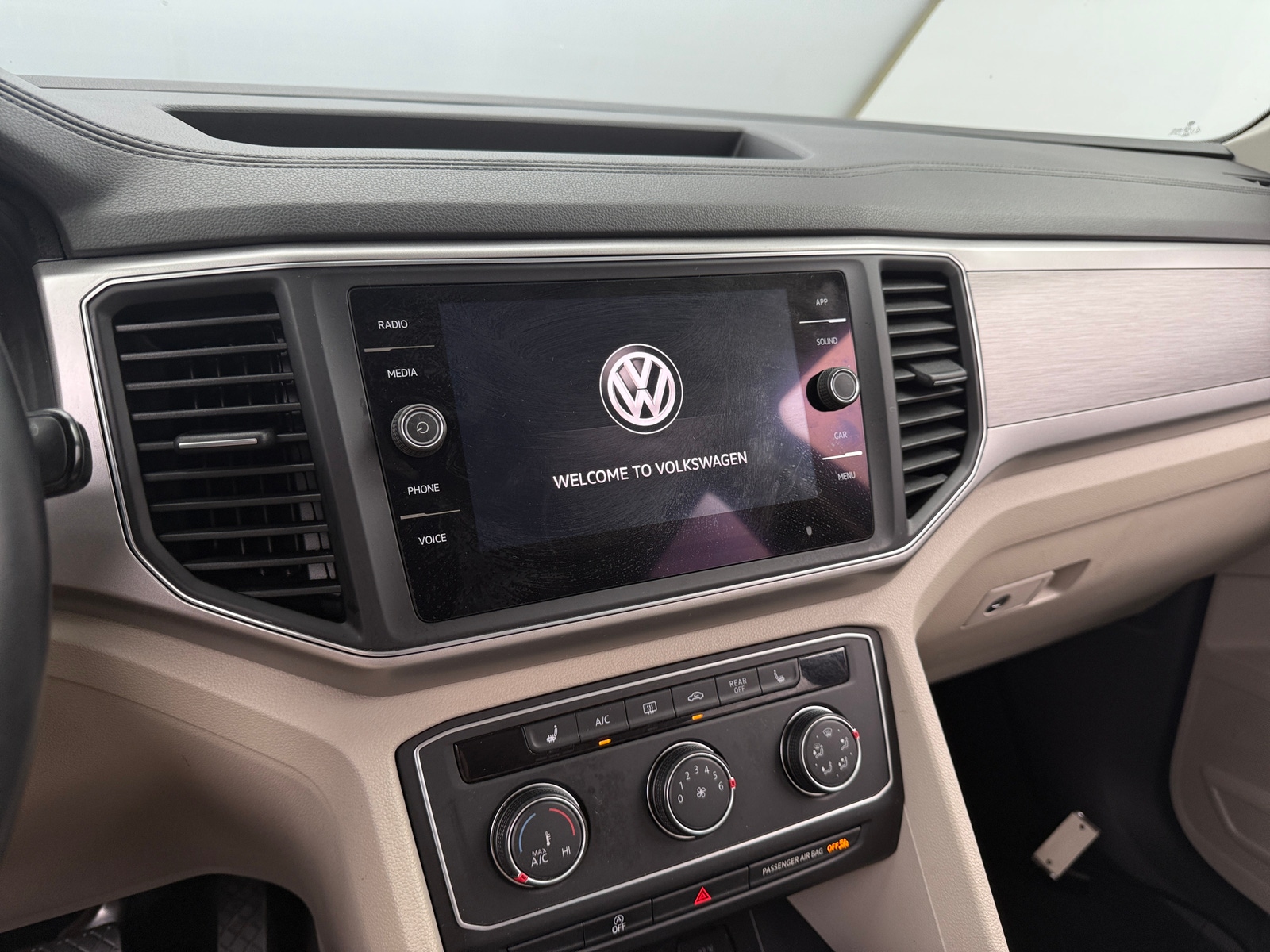 Thumbnail: 2018 Volkswagen Atlas - 3