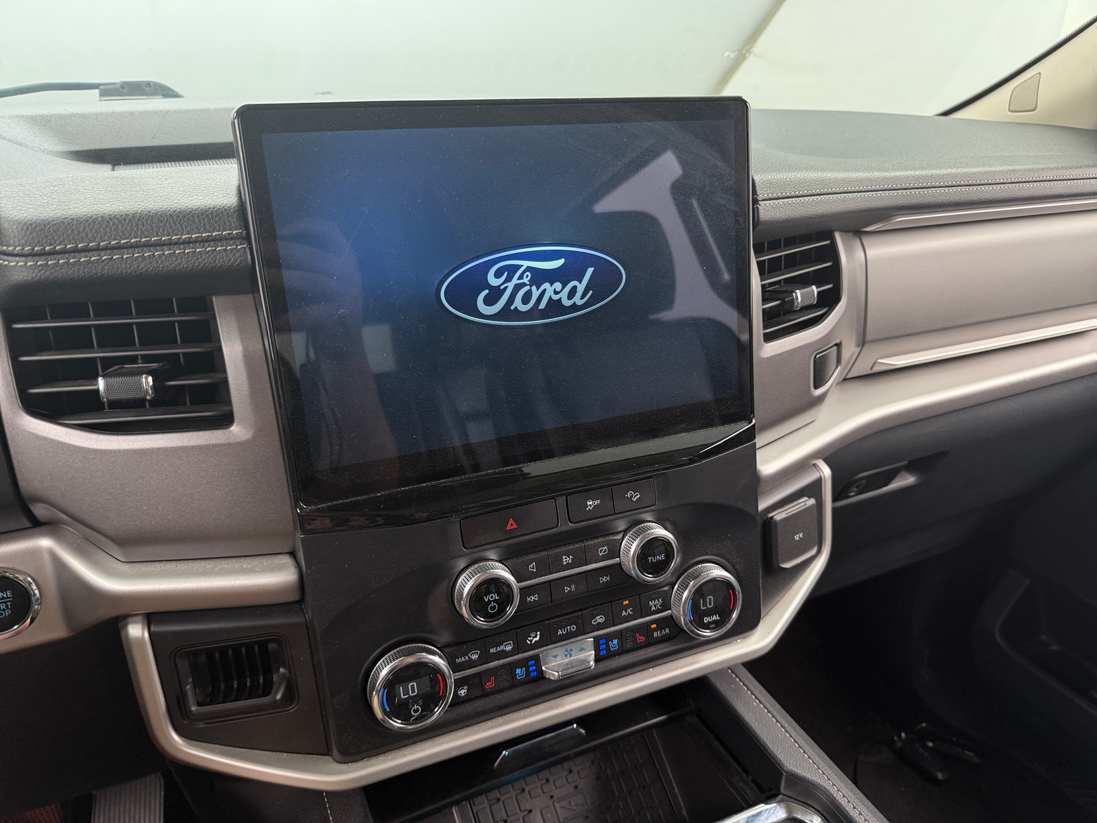 Thumbnail: 2022 Ford Expedition MAX - 4