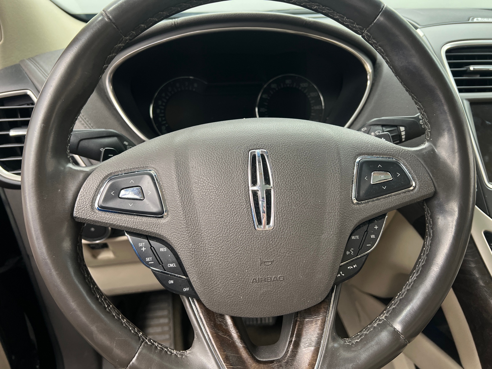 Thumbnail: 2016 Lincoln MKX - 4