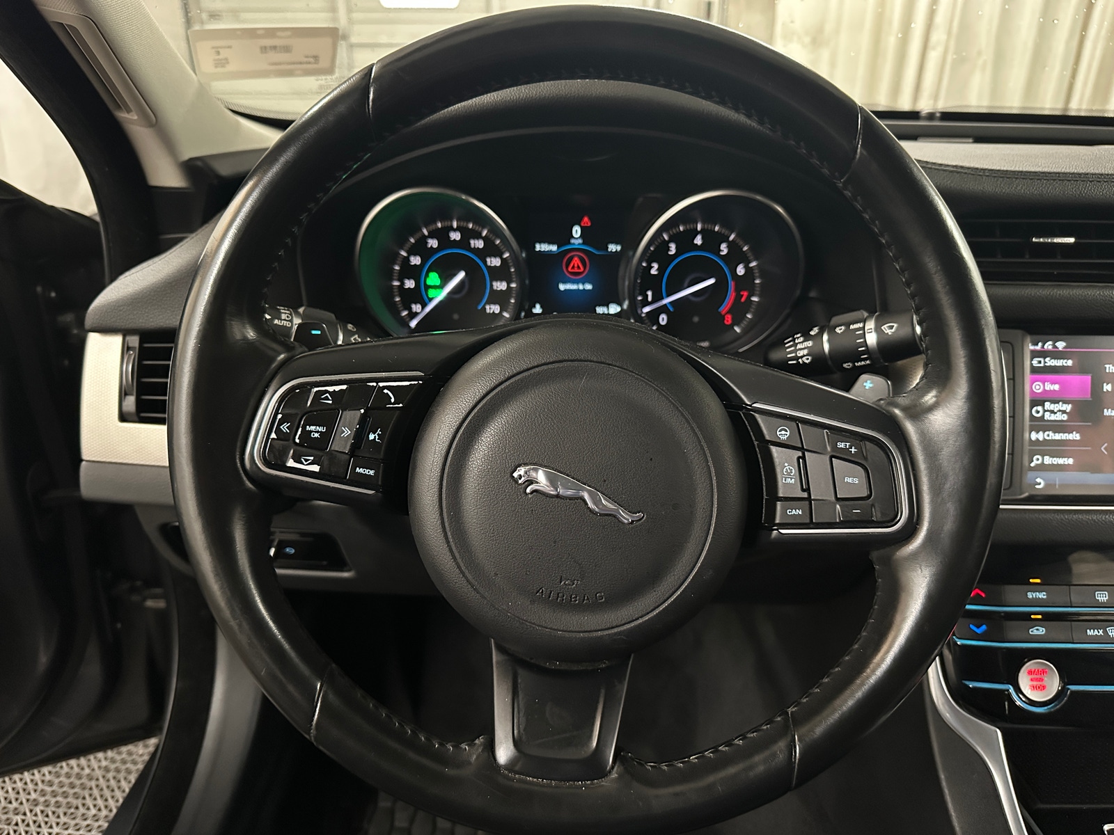 Thumbnail: 2016 Jaguar XF - 4