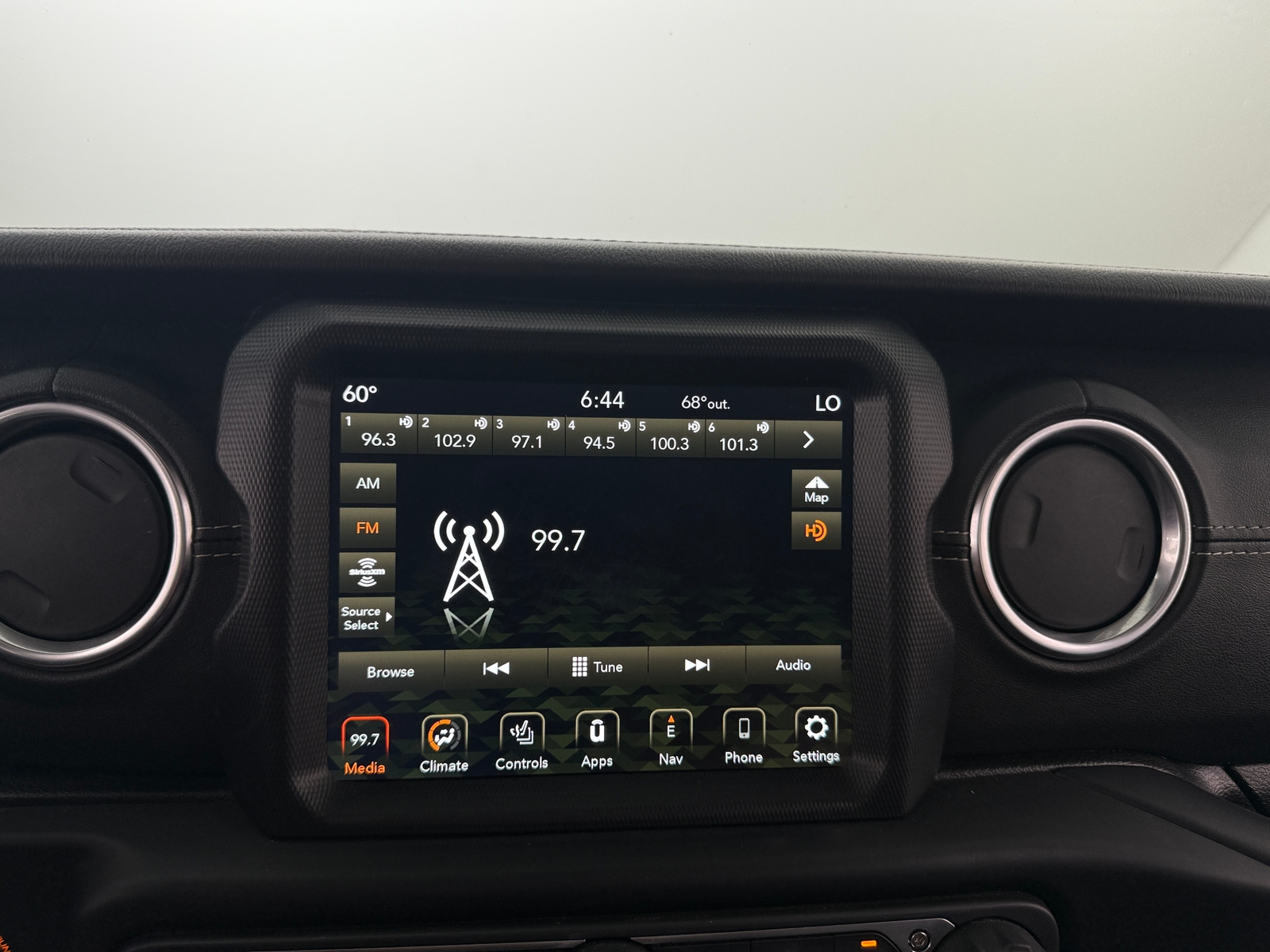 Thumbnail: 2020 Jeep Wrangler - 3