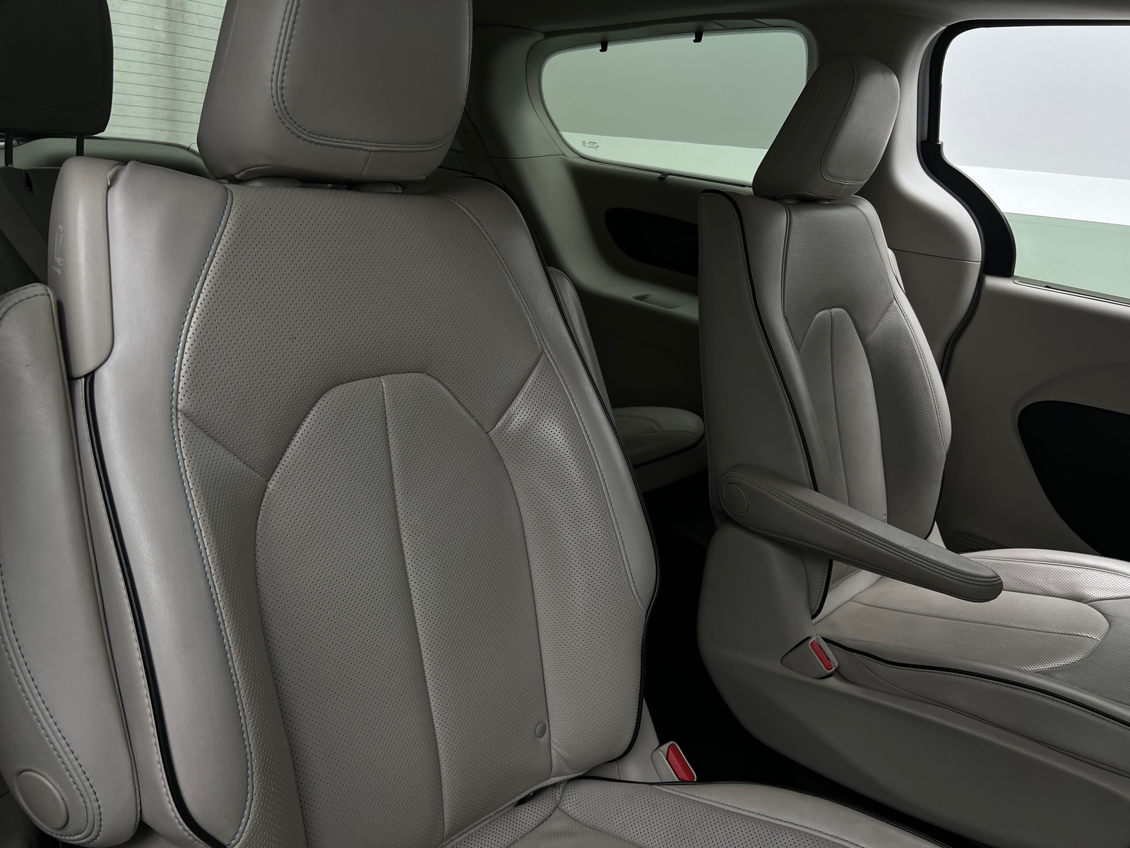 Thumbnail: 2018 Chrysler Pacifica - 5