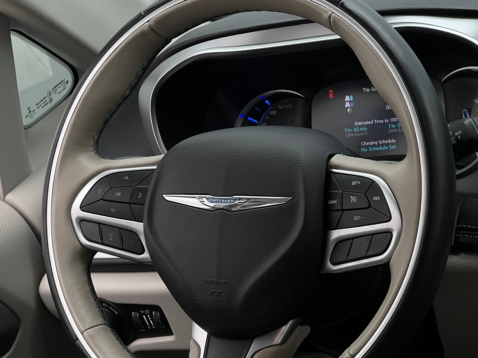 Thumbnail: 2018 Chrysler Pacifica - 4