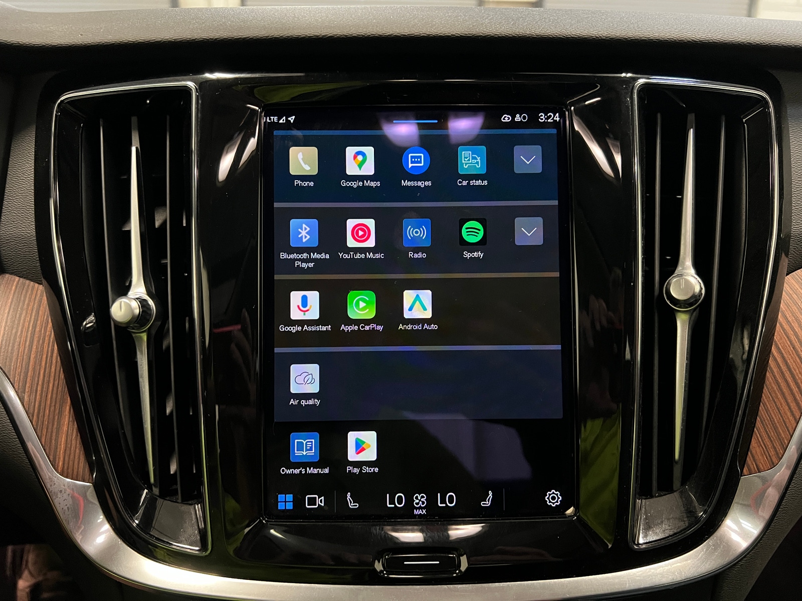 Thumbnail: 2024 Volvo S60 - 3