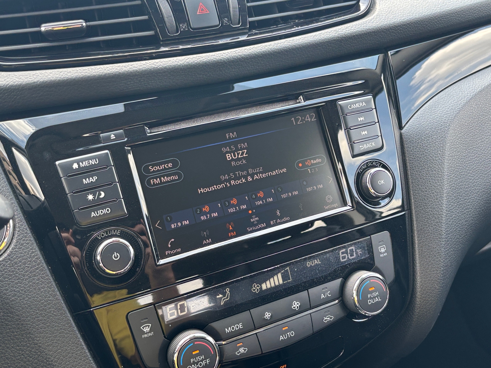 Thumbnail: 2022 Nissan Rogue Sport - 4