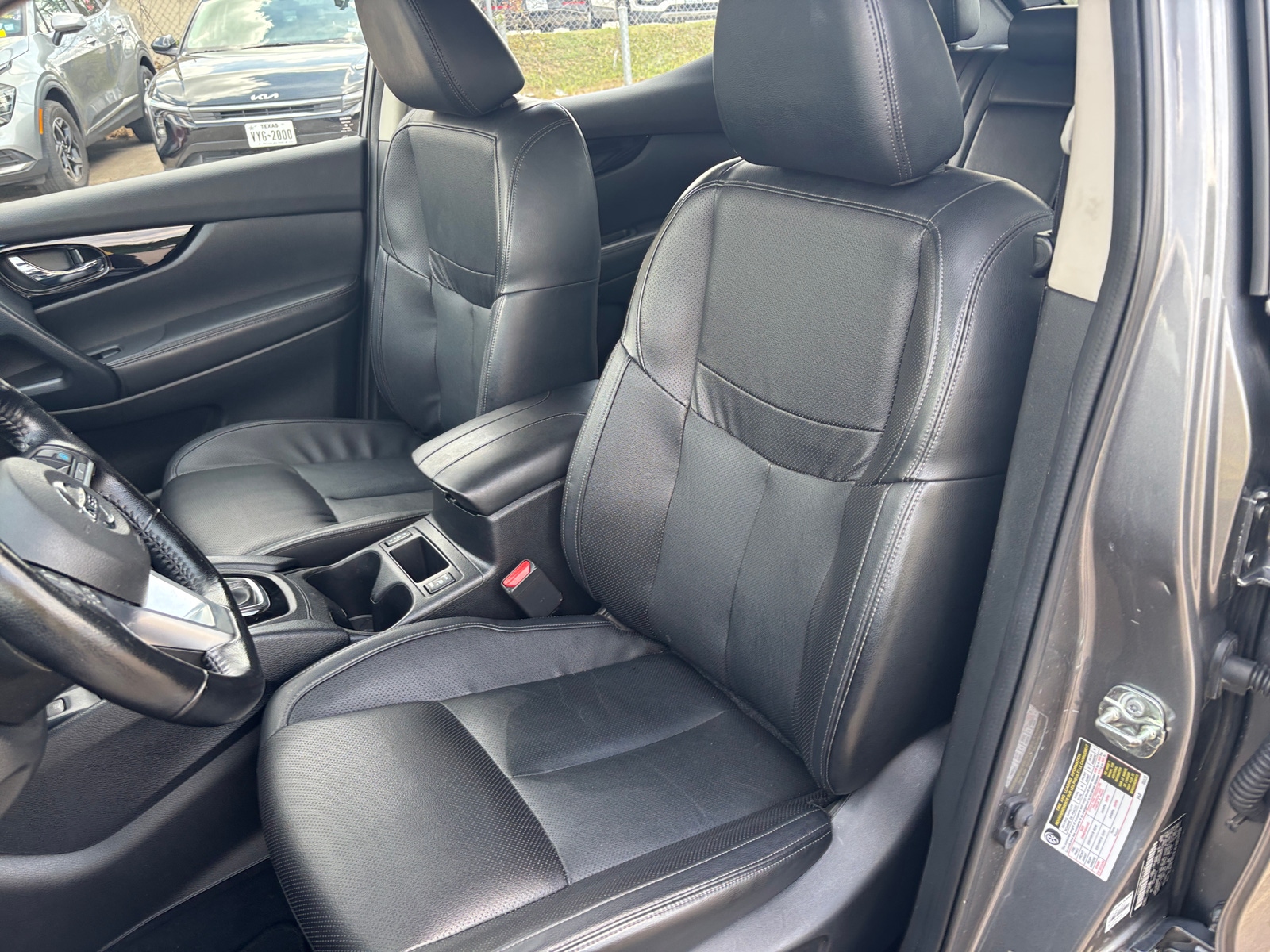 Thumbnail: 2022 Nissan Rogue Sport - 2