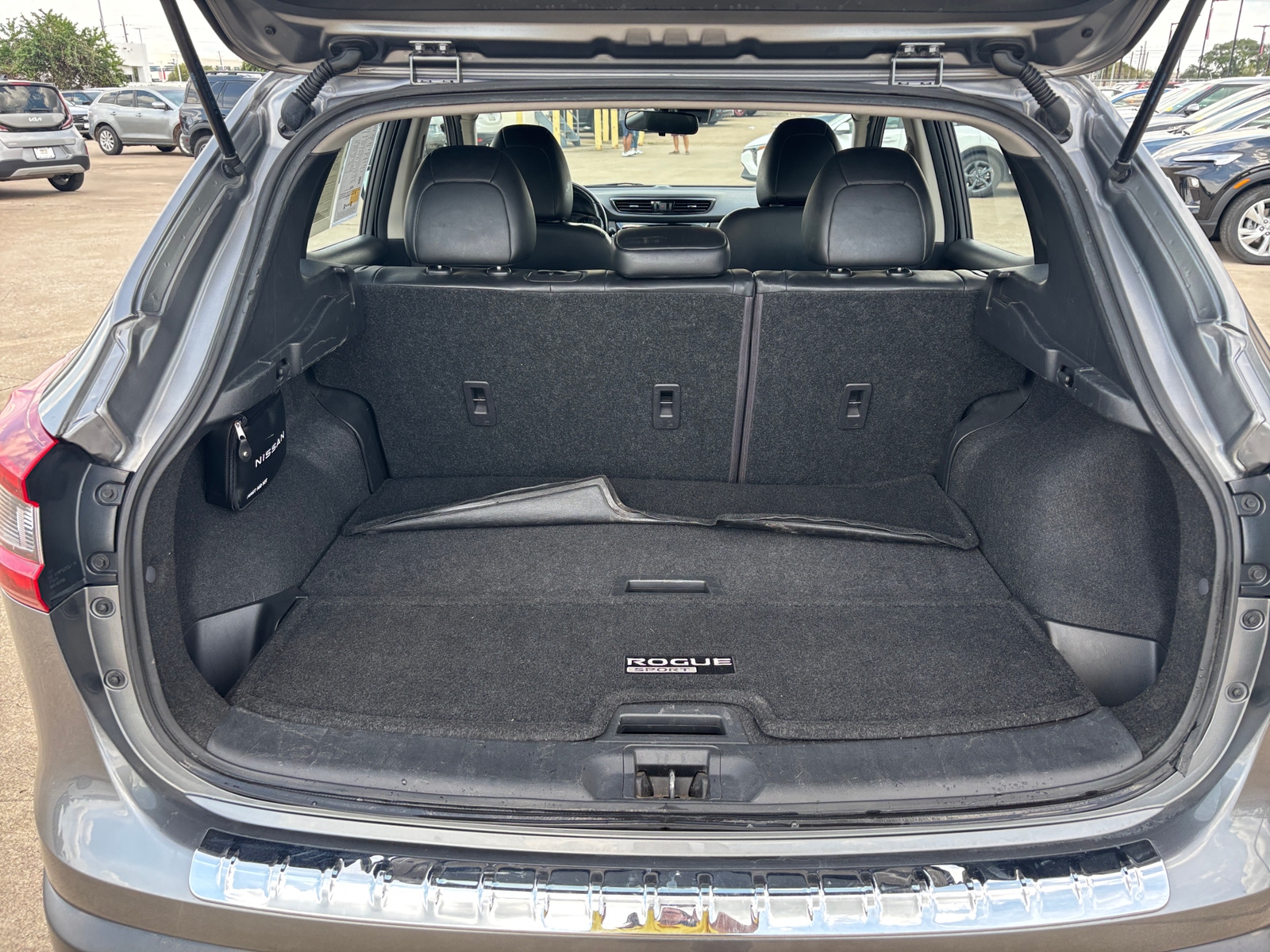 Thumbnail: 2022 Nissan Rogue Sport - 6