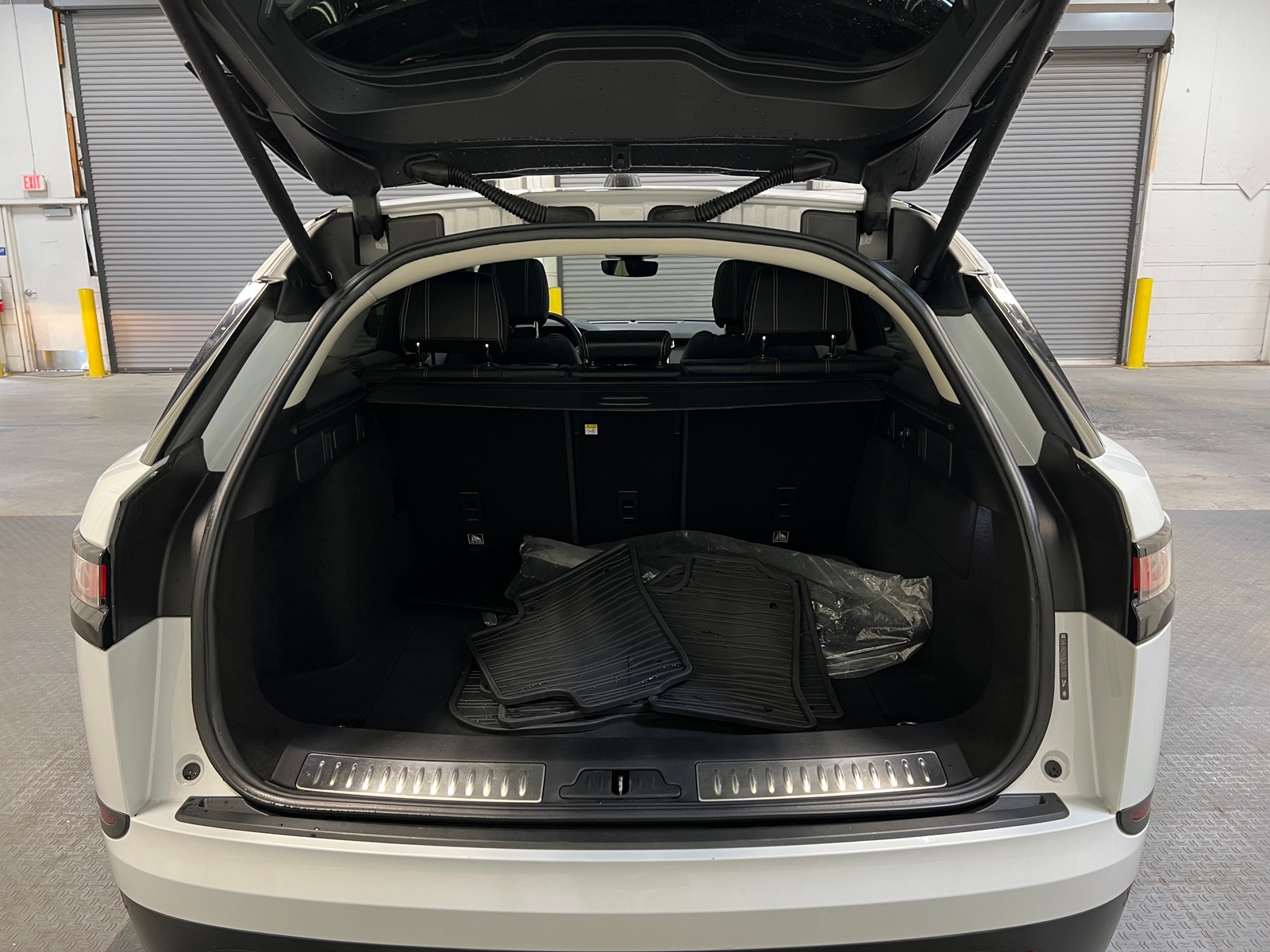 Thumbnail: 2018 Land Rover Range Rover Velar - 6