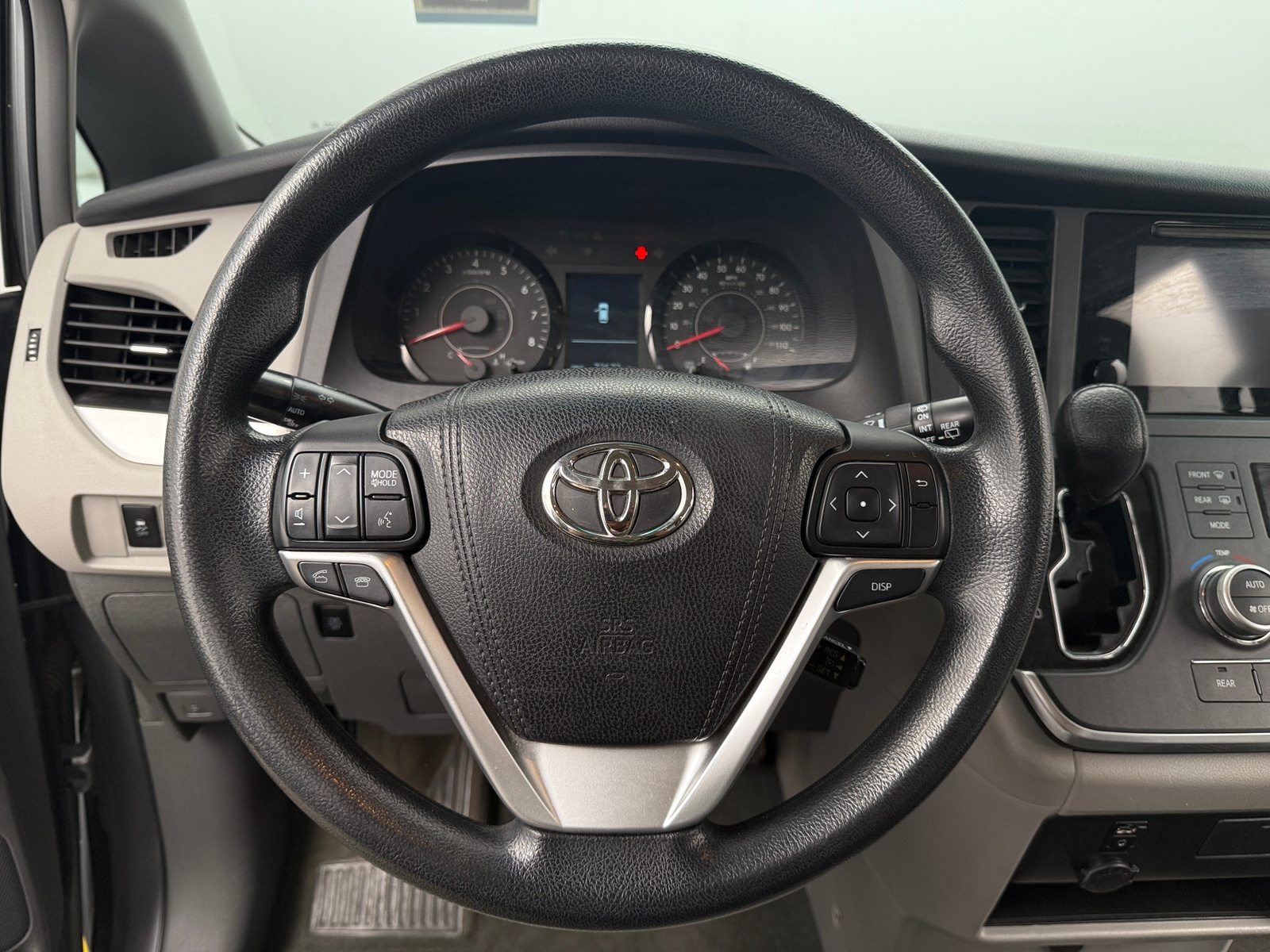 Thumbnail: 2015 Toyota Sienna - 5