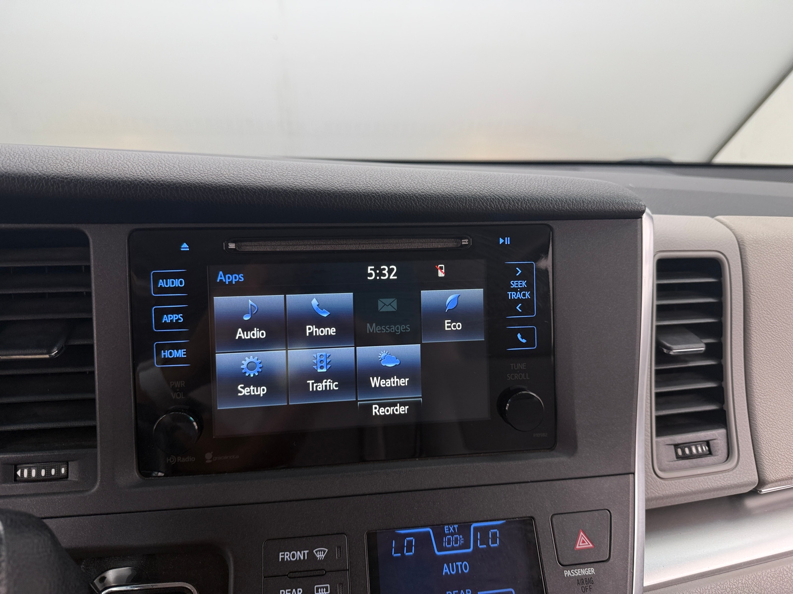 Thumbnail: 2015 Toyota Sienna - 4