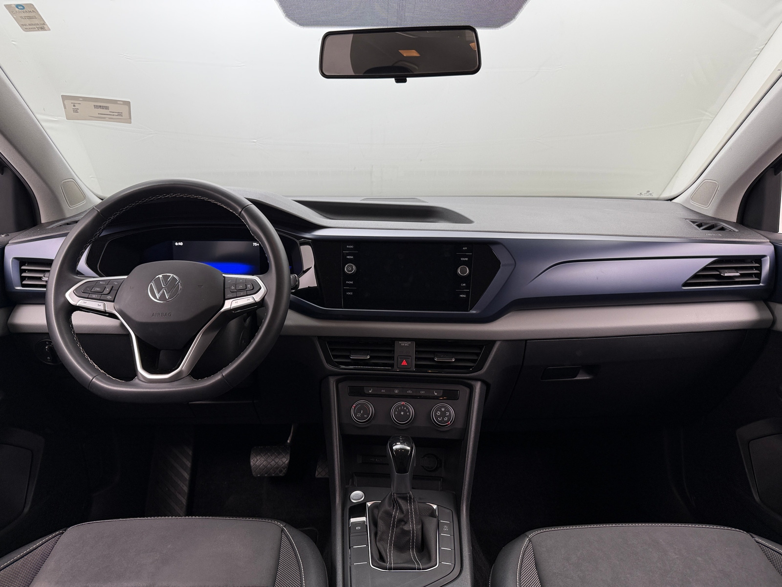 Thumbnail: 2022 Volkswagen Taos - 3