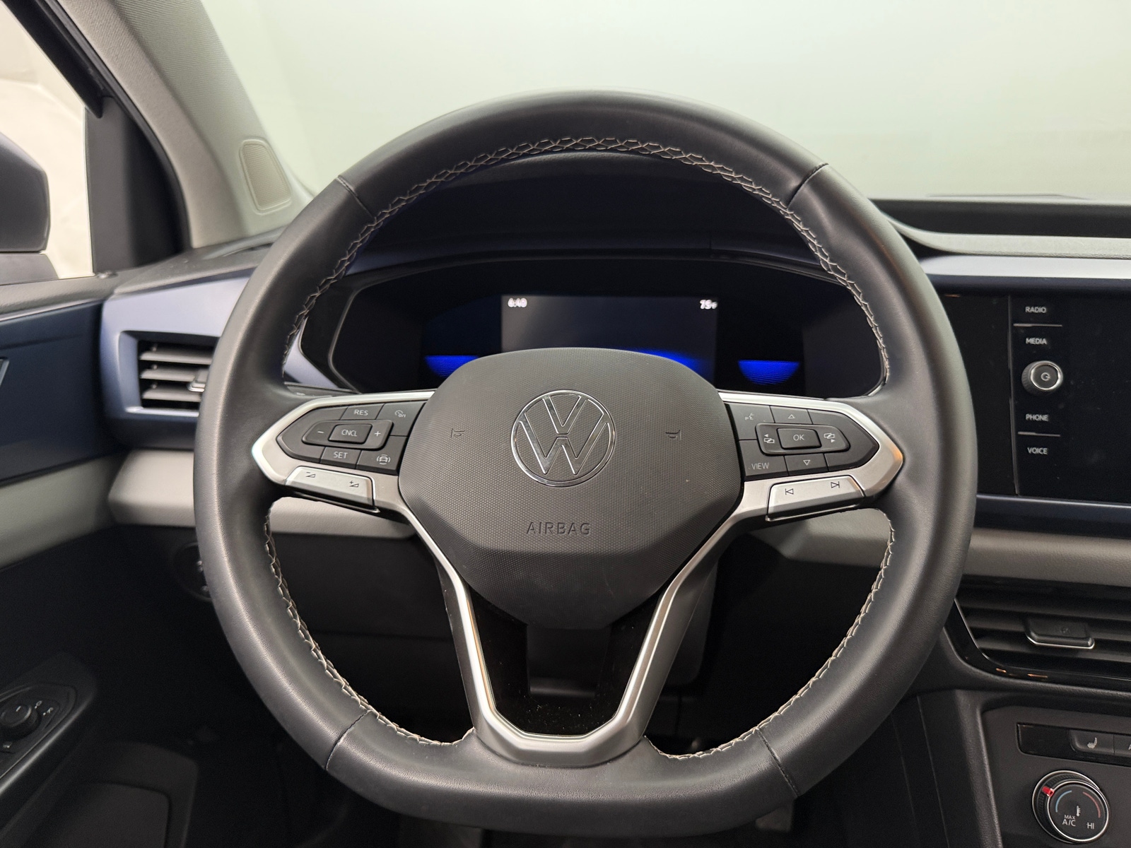 Thumbnail: 2022 Volkswagen Taos - 5