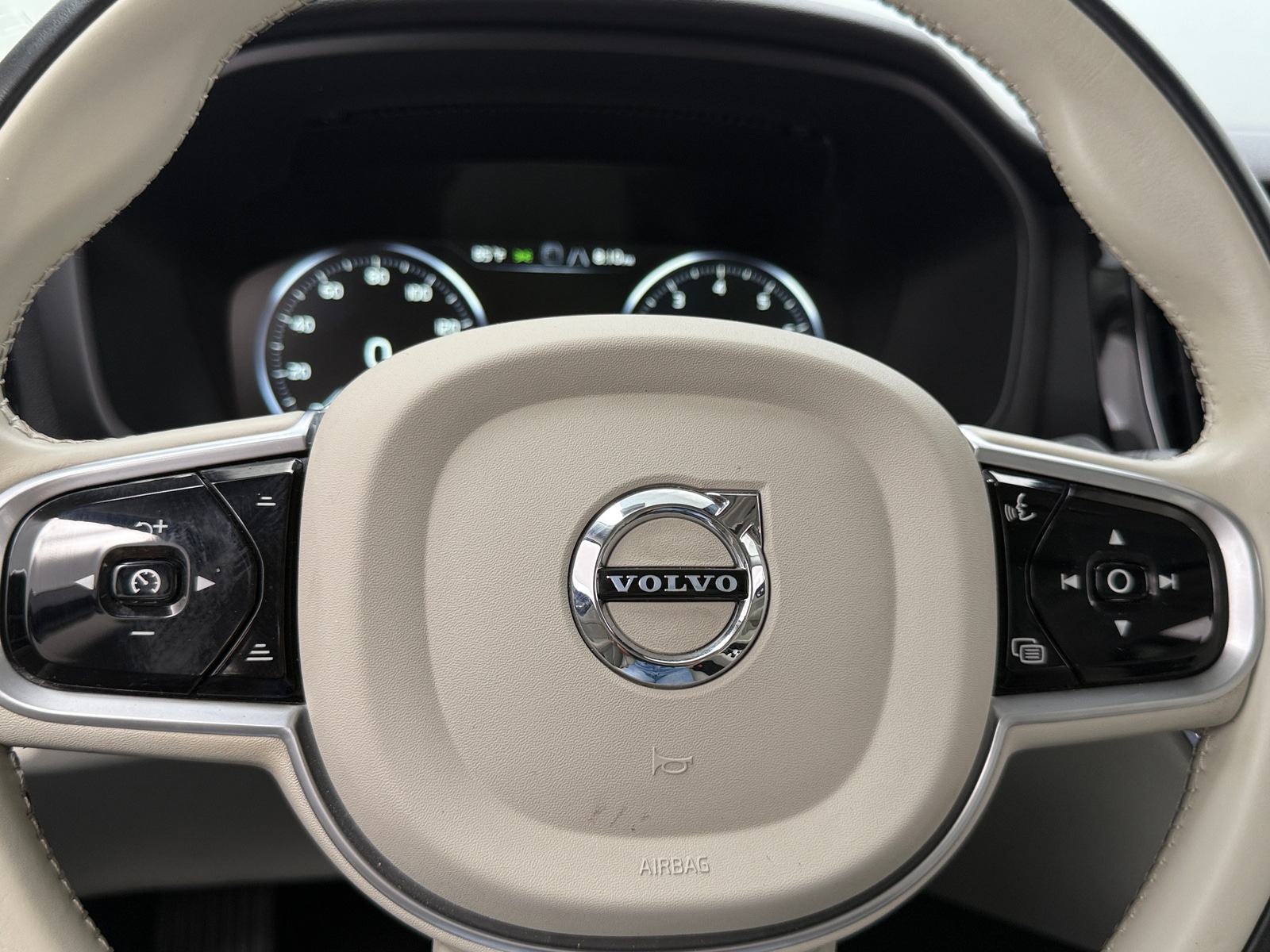 Thumbnail: 2020 Volvo V60 - 4