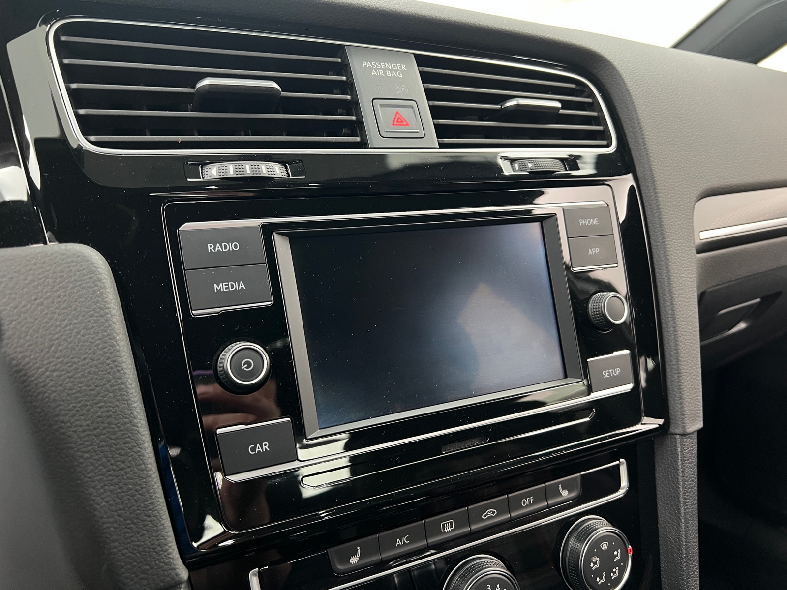 Thumbnail: 2018 Volkswagen Golf - 4