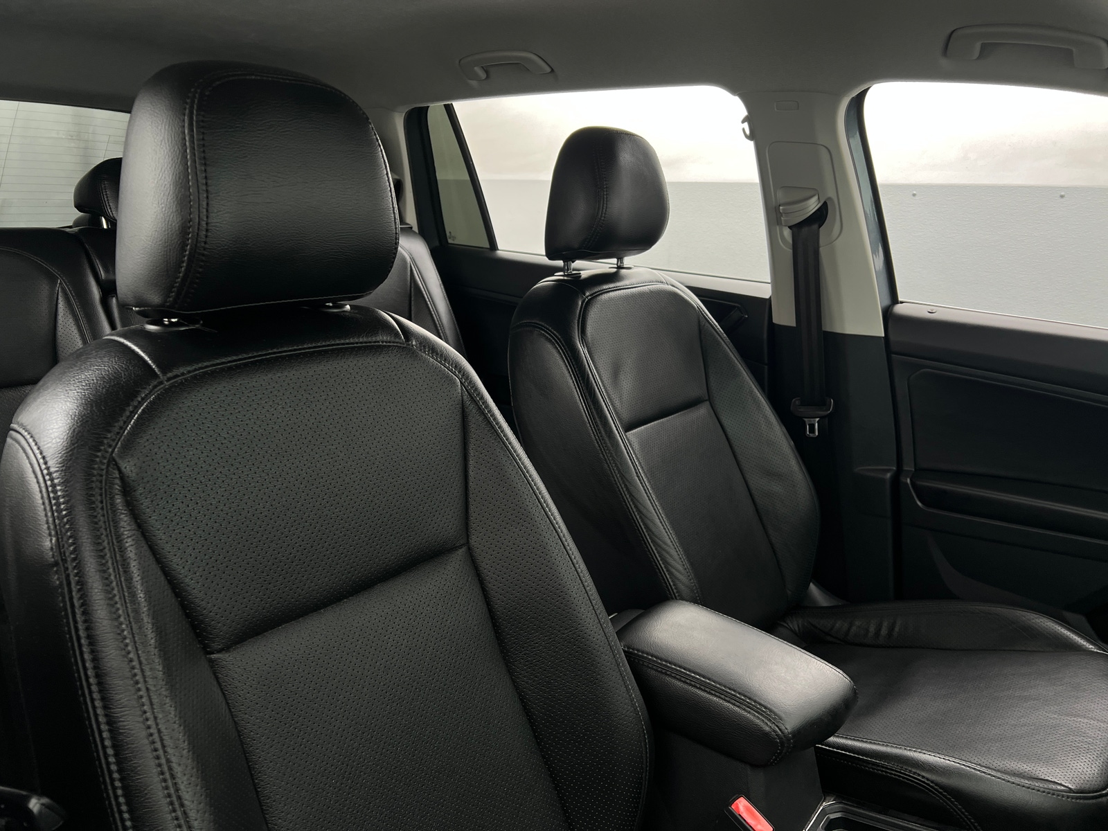 Thumbnail: 2018 Volkswagen Tiguan - 2