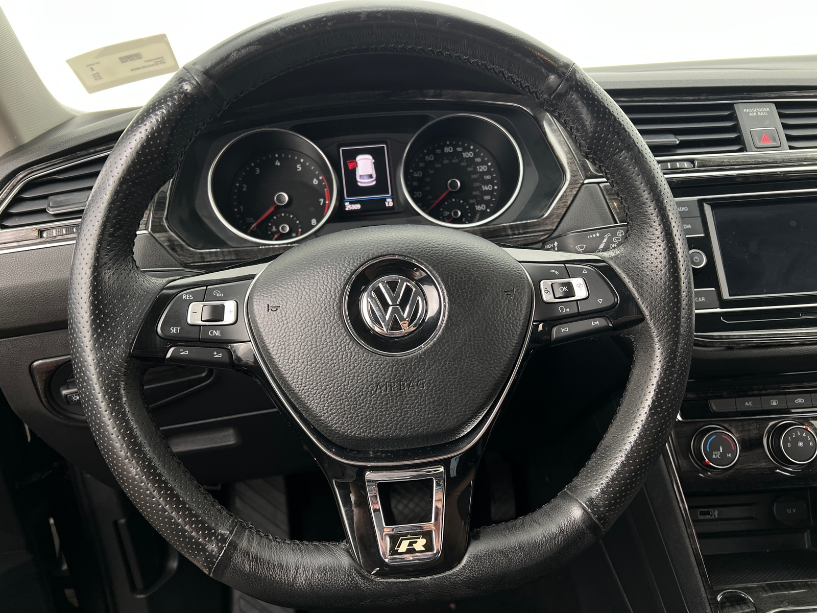 Thumbnail: 2018 Volkswagen Tiguan - 5