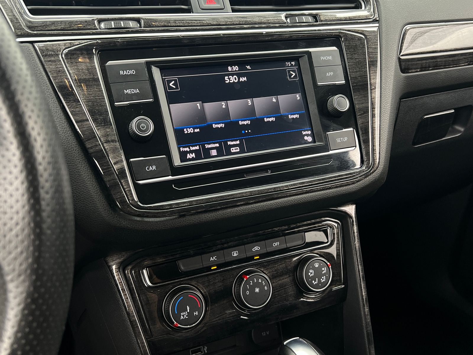 Thumbnail: 2018 Volkswagen Tiguan - 4