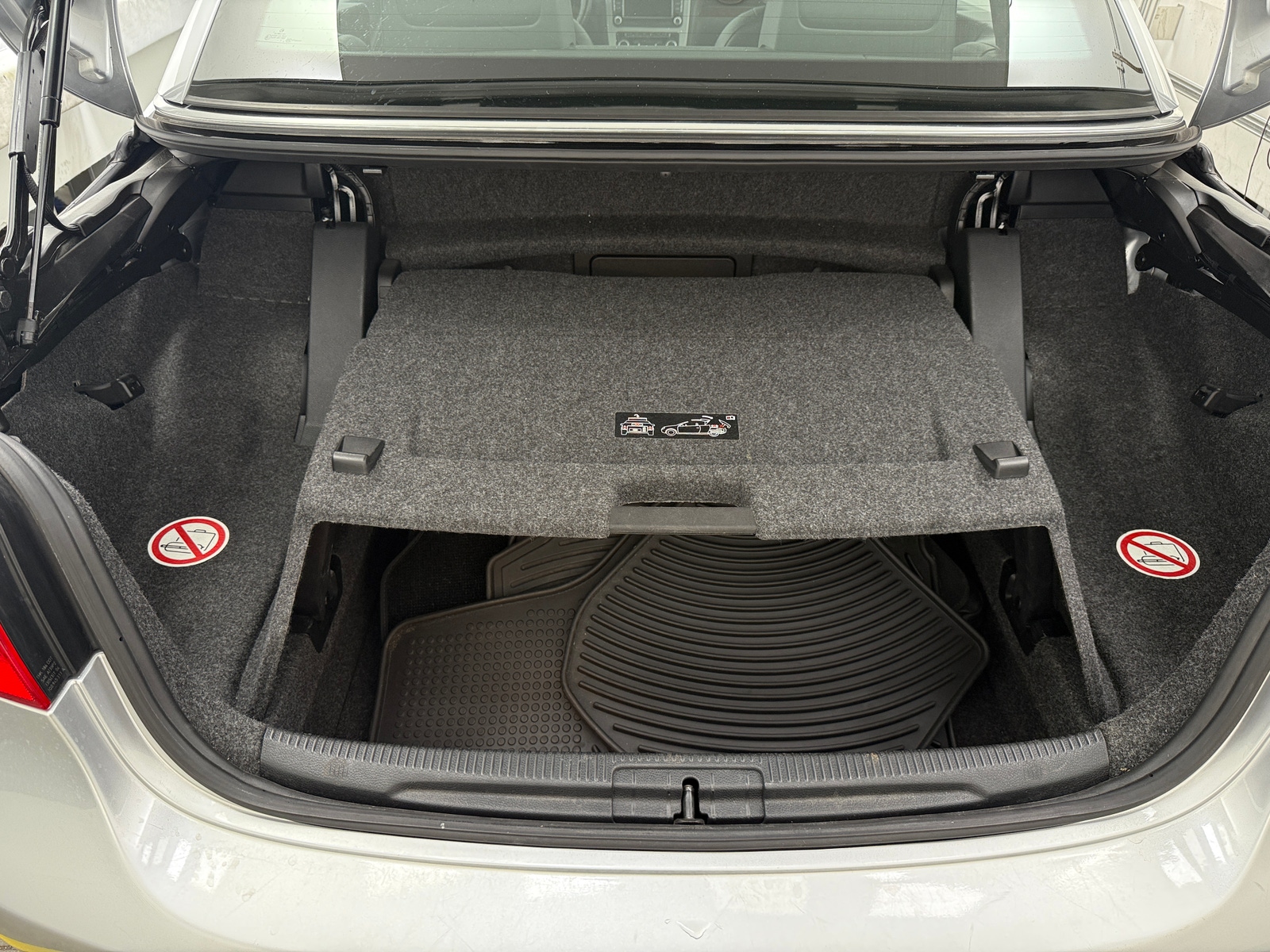 Thumbnail: 2011 Volkswagen Eos - 6