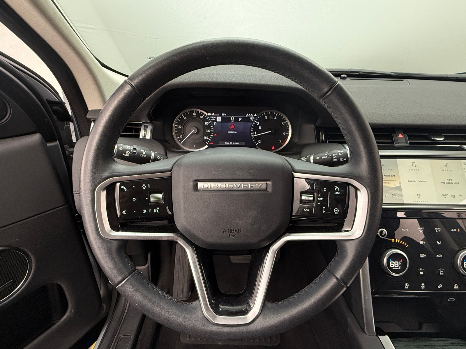 Thumbnail: 2023 Land Rover Discovery Sport - 4