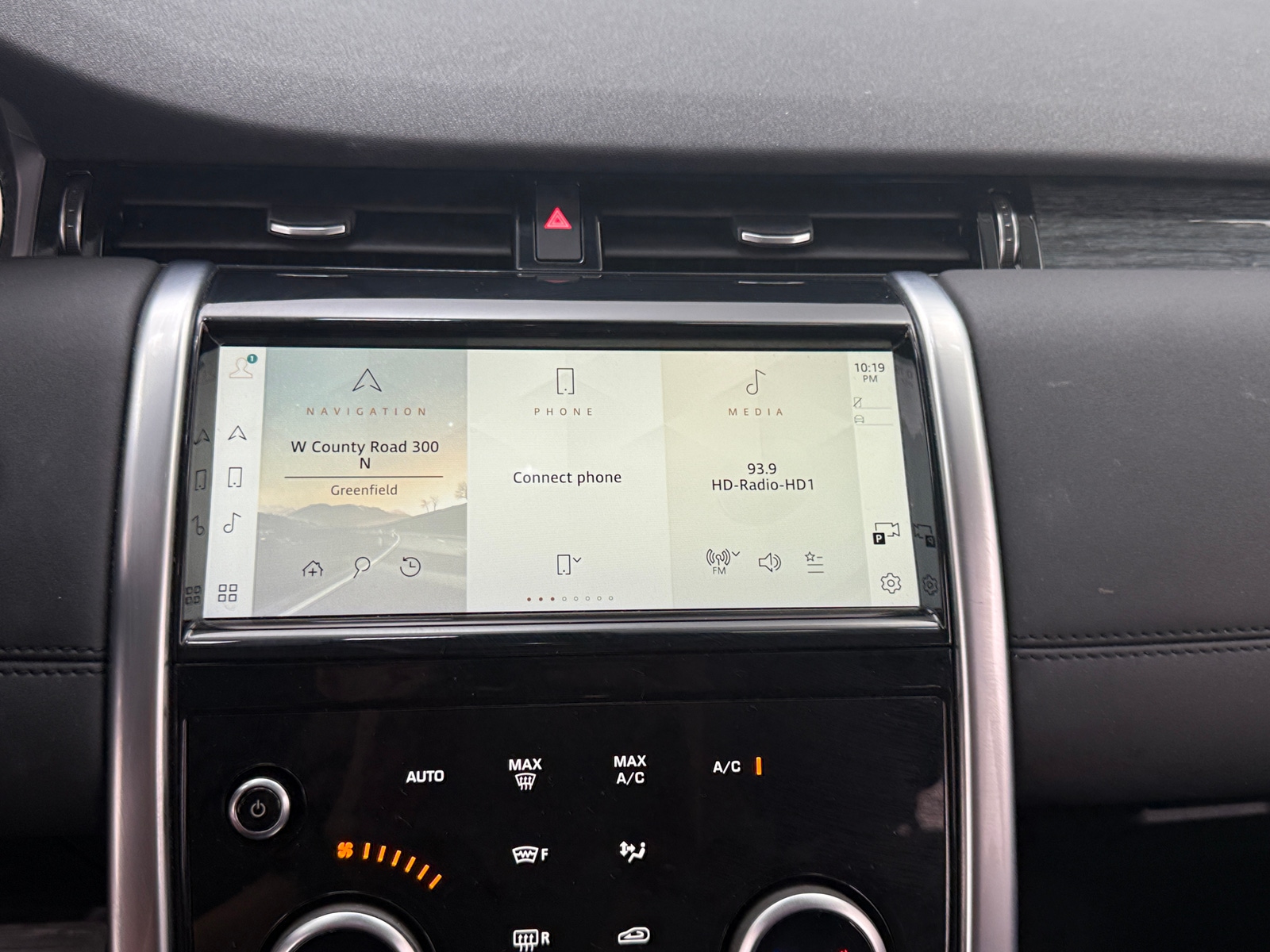 Thumbnail: 2023 Land Rover Discovery Sport - 3