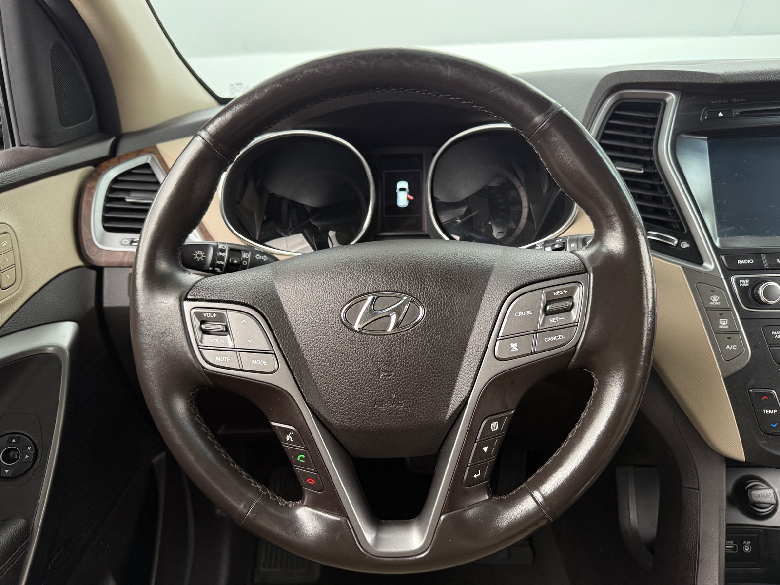 Thumbnail: 2017 Hyundai Santa Fe - 4